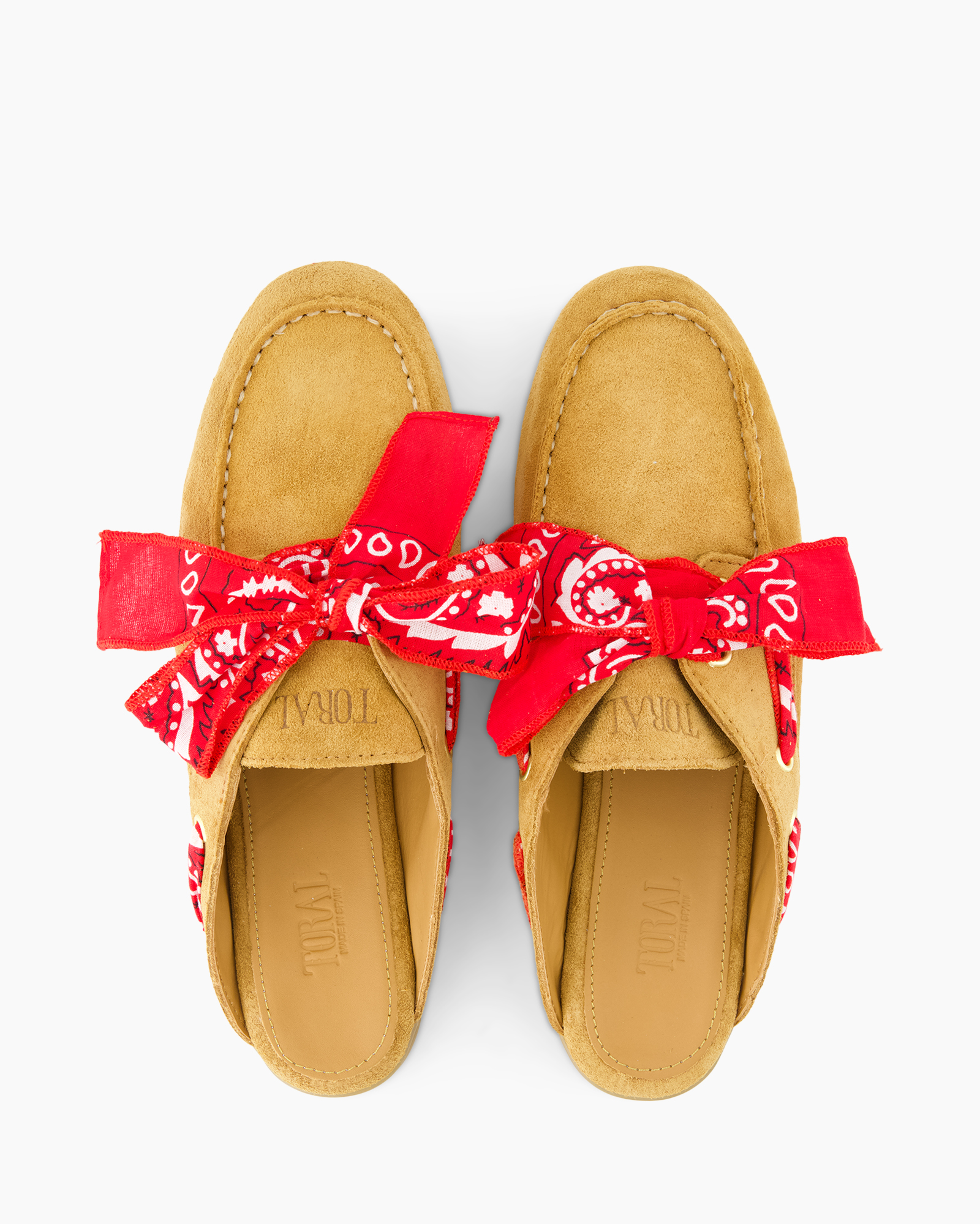 instapschoenen, mocassins, rode strik, bandana patroon, kalf suède