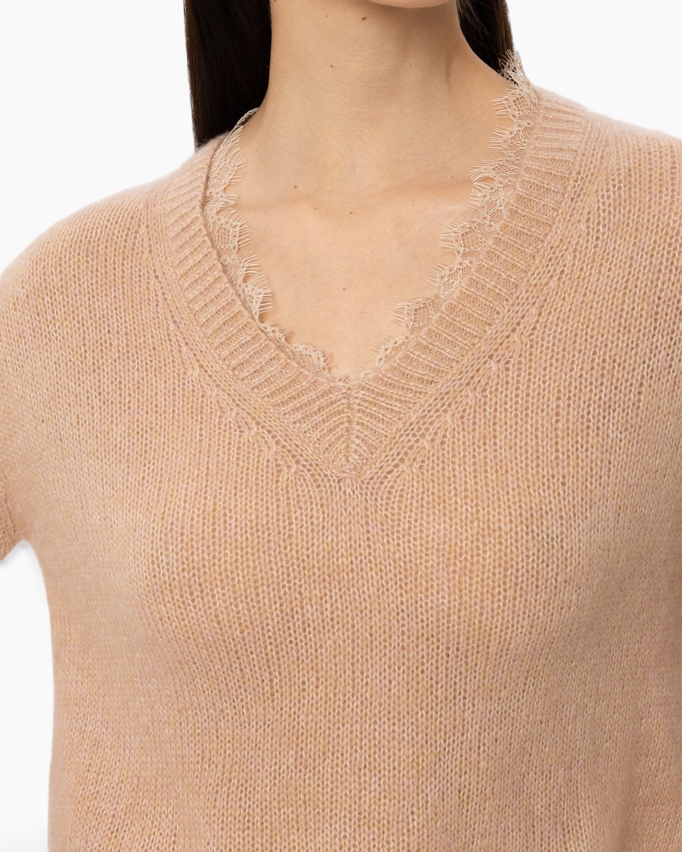 gebreide trui, beige, V-hals, zachte draad, kraagrand detail