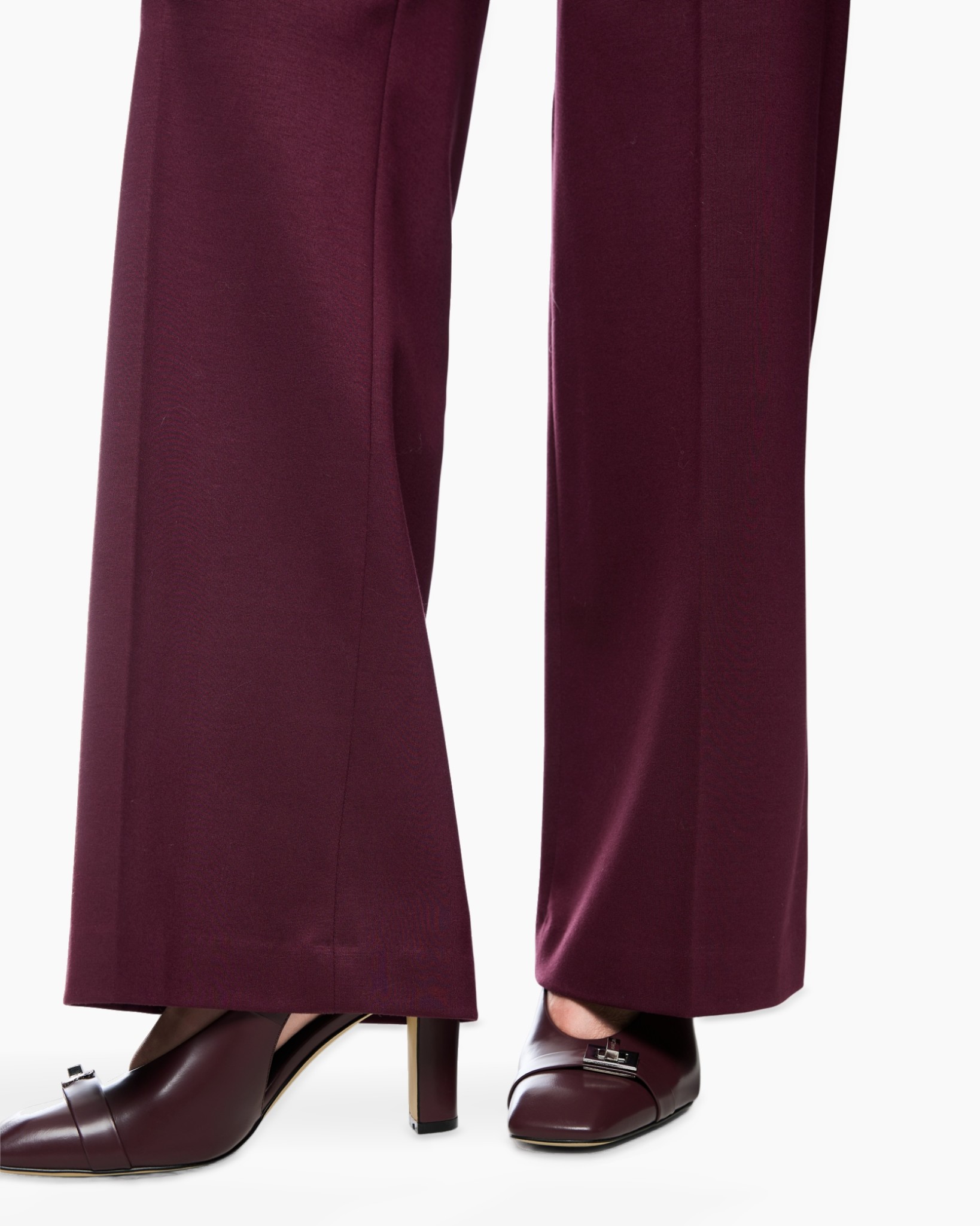 broeken, broek, bordeaux, uitlopend, hakschoenen