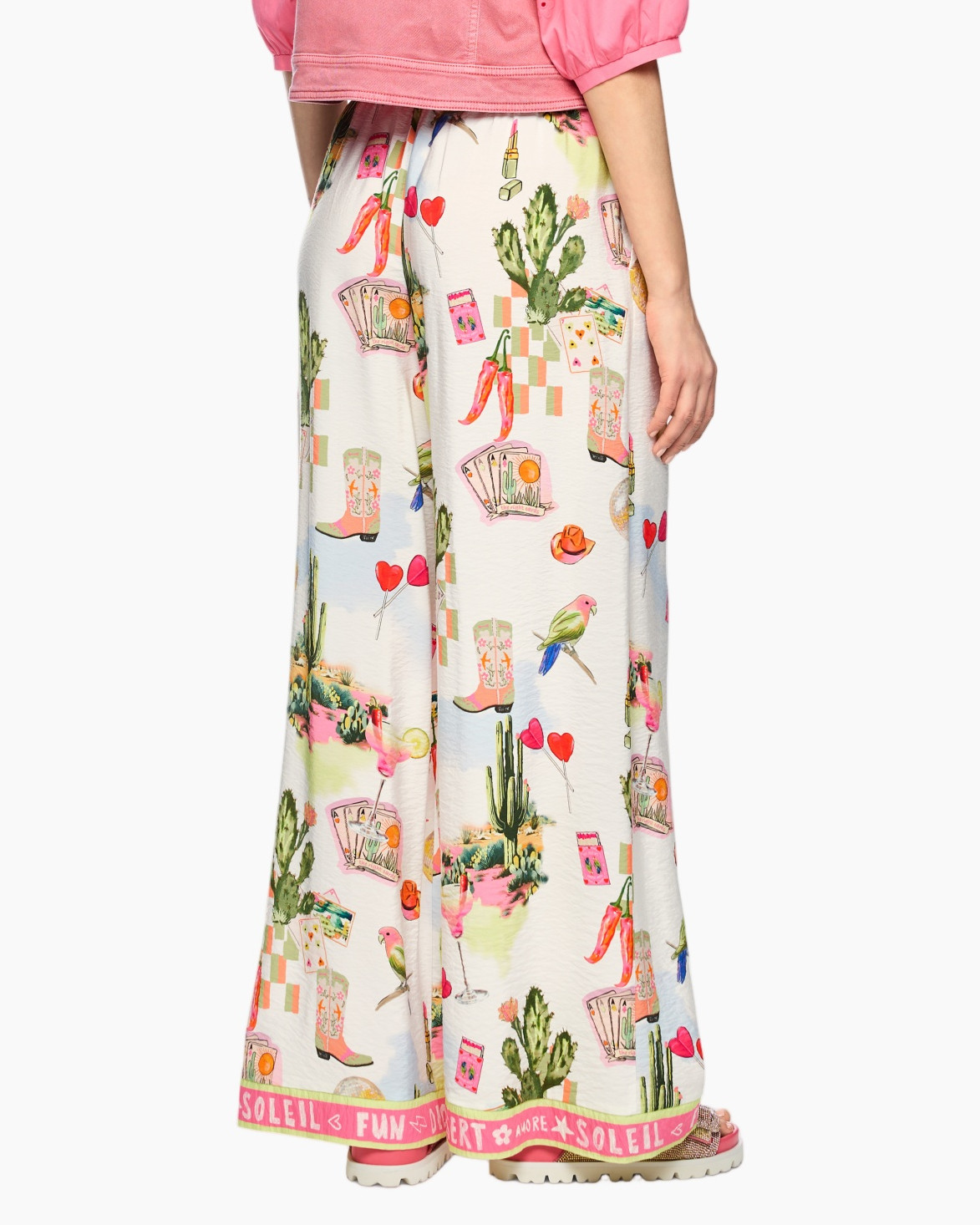 broek met brede pijpen, landschap print, woestijn motief, cactus patroon, roze zoom