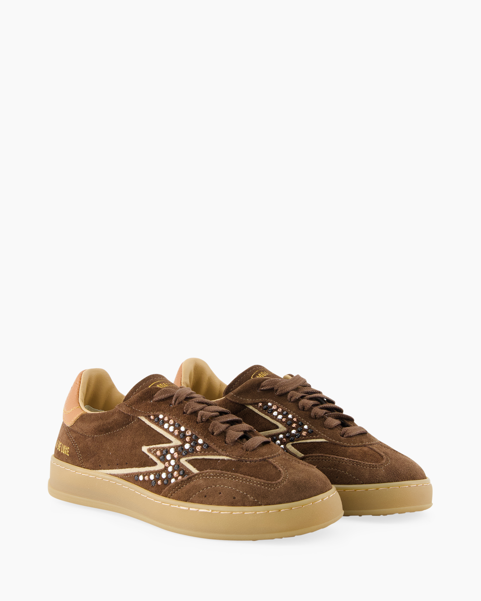bruine schoenen, suede, gestikte ster, lage pasvorm, gumzolen
