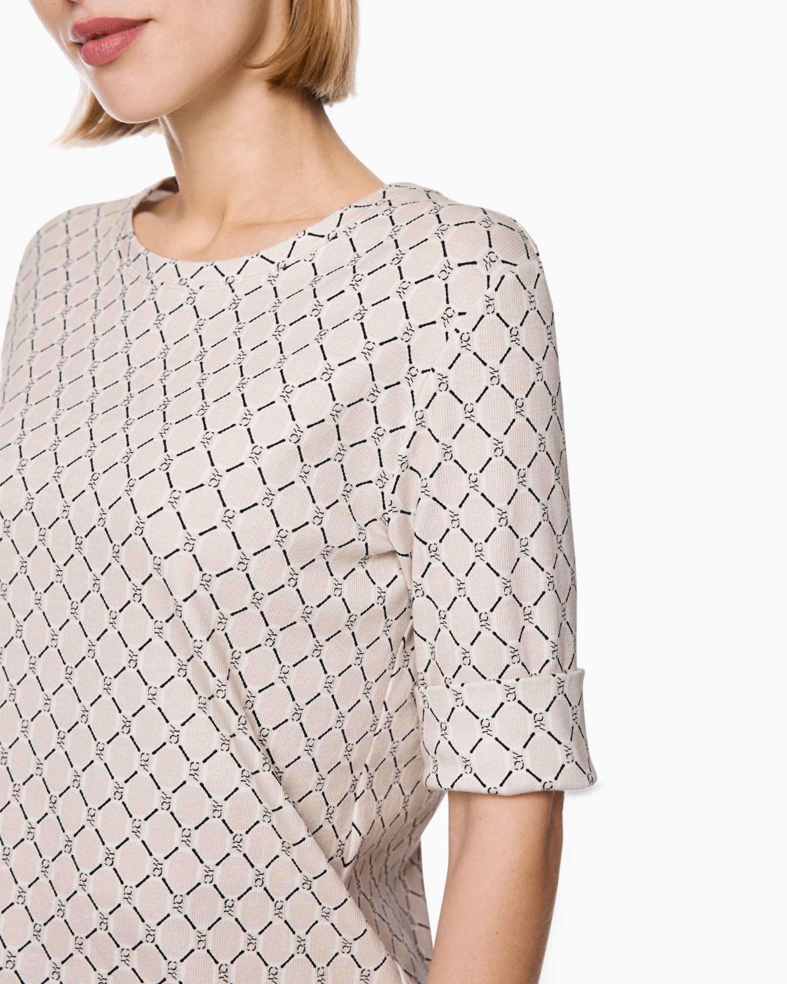 blouse, beige, gerolde mouw, geometrisch patroon, lichte stof