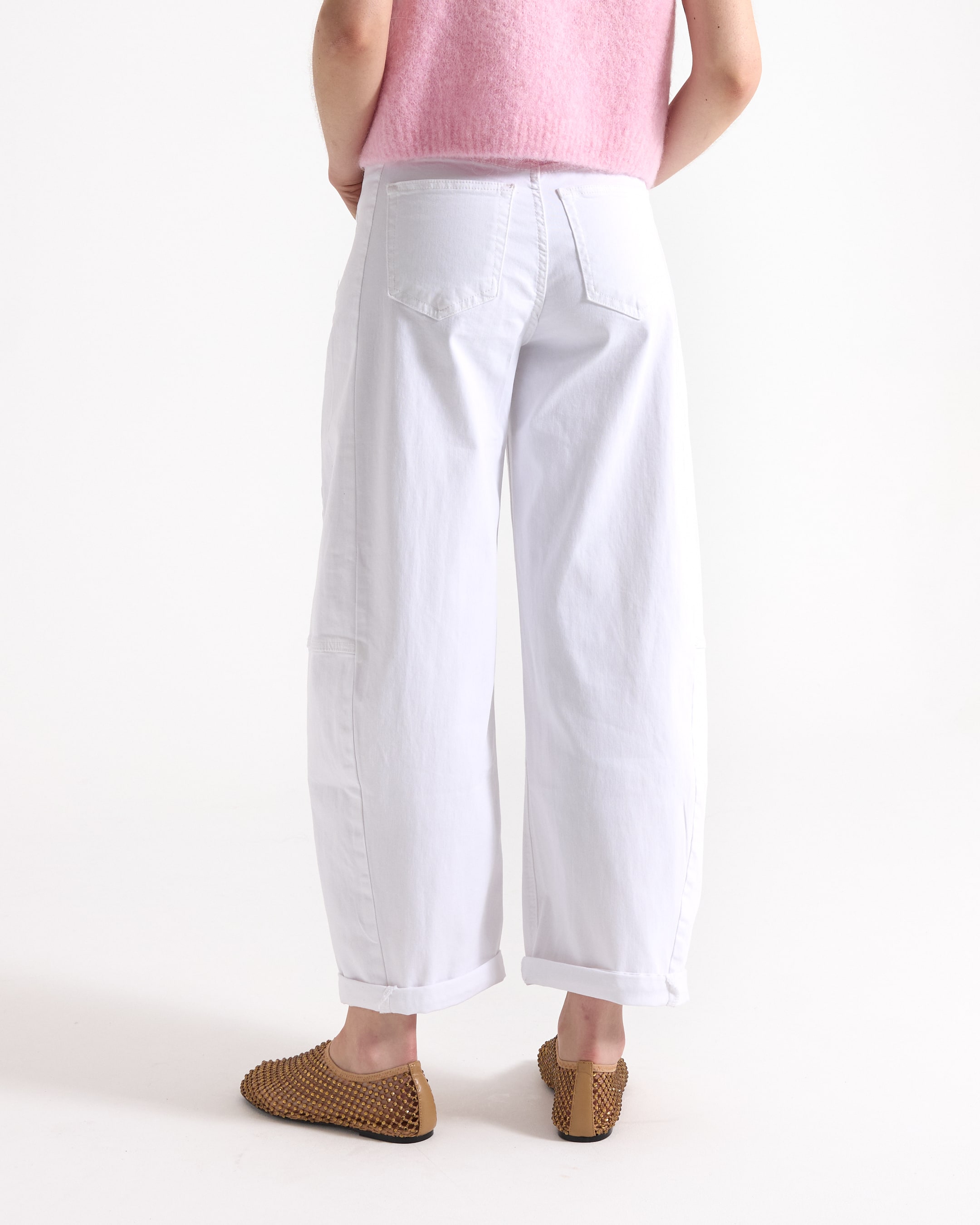 witte pantalonen, wijdere pijpen, kruisel, achterkant, wit katoen