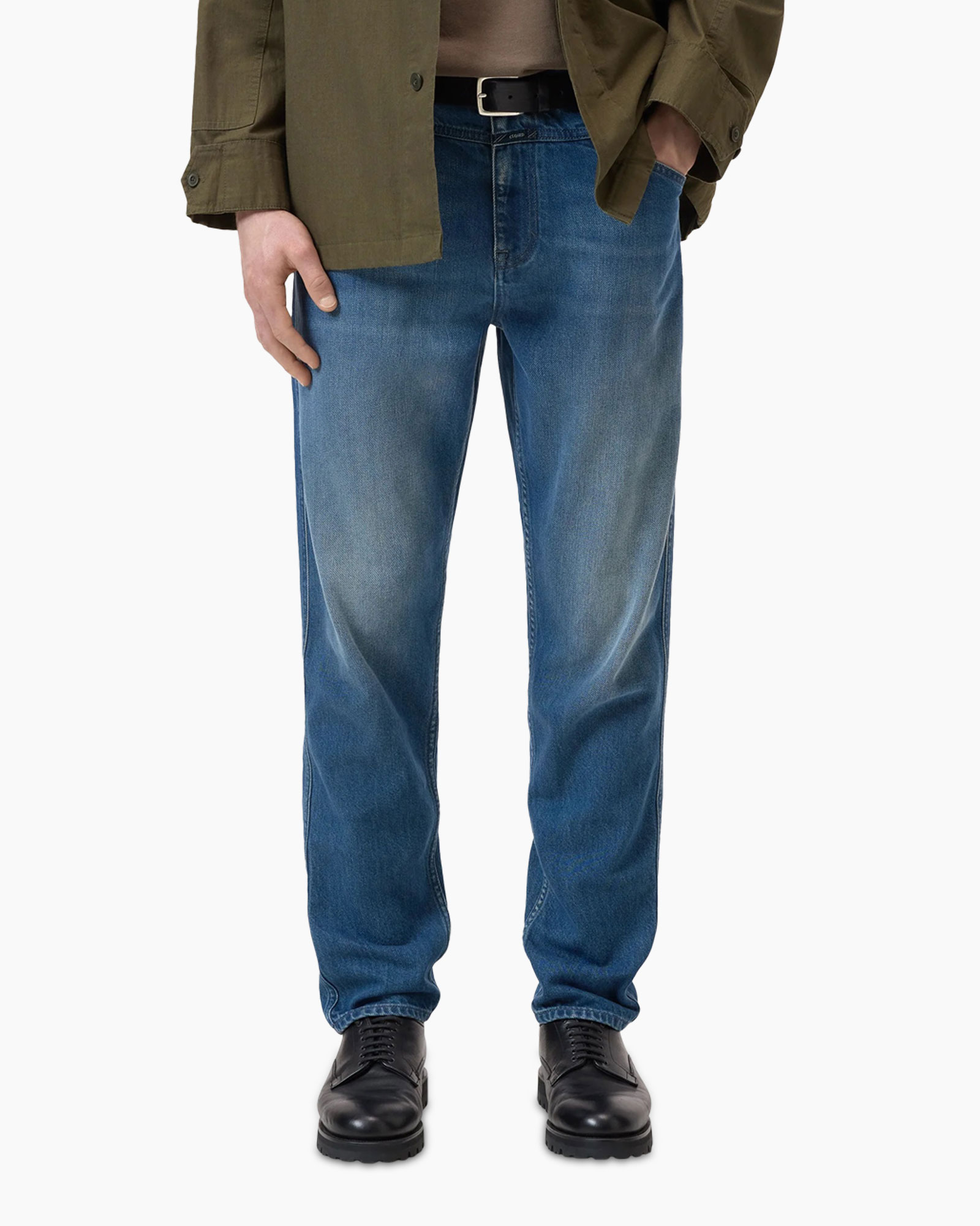 spijkerbroek,  blauwe spijkerbroek,  rechte pijp,  vervaagd,  zwarte schoenen