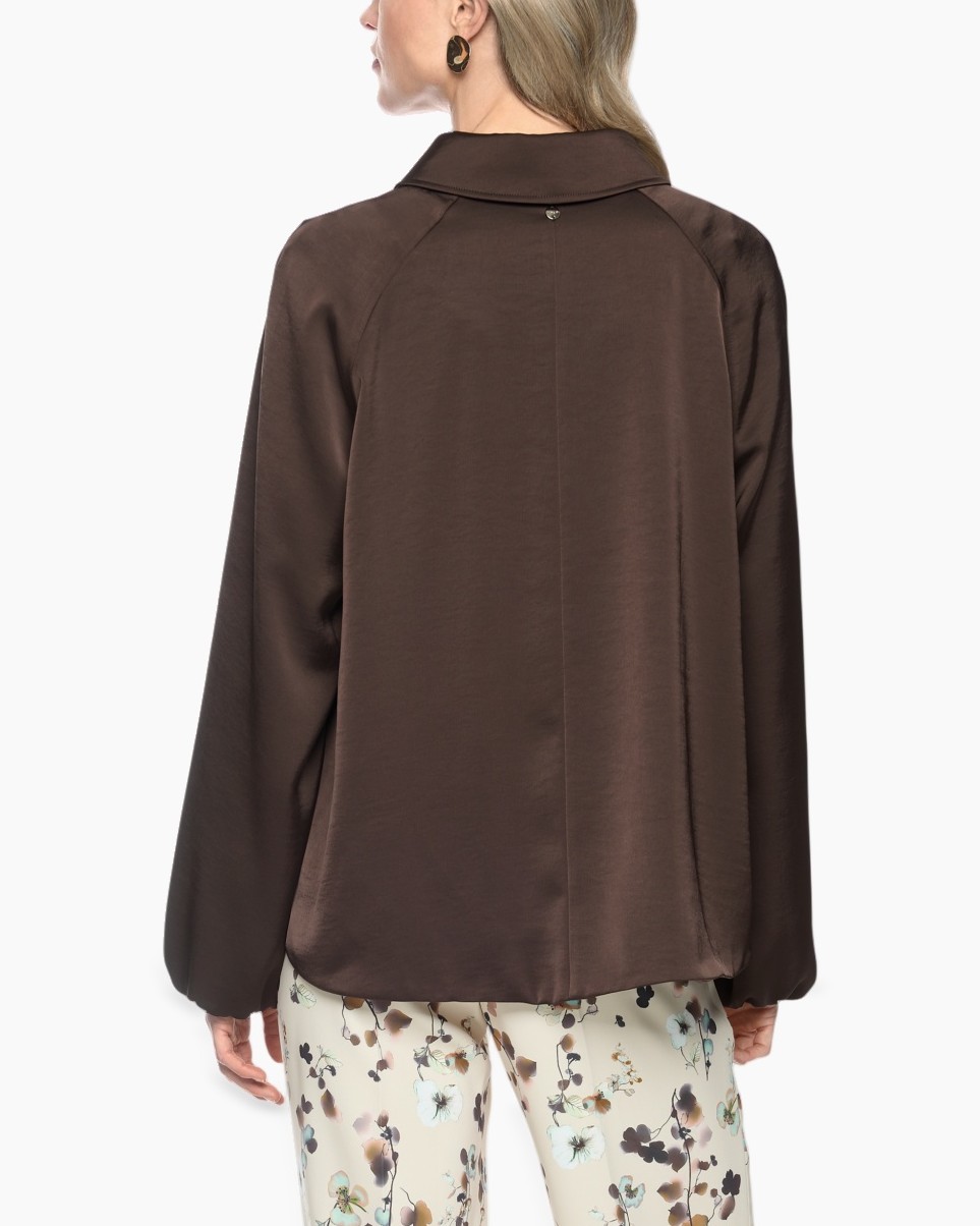 bruin jasje, V-hals top, lange mouw, lossere jas, bloemenbroek