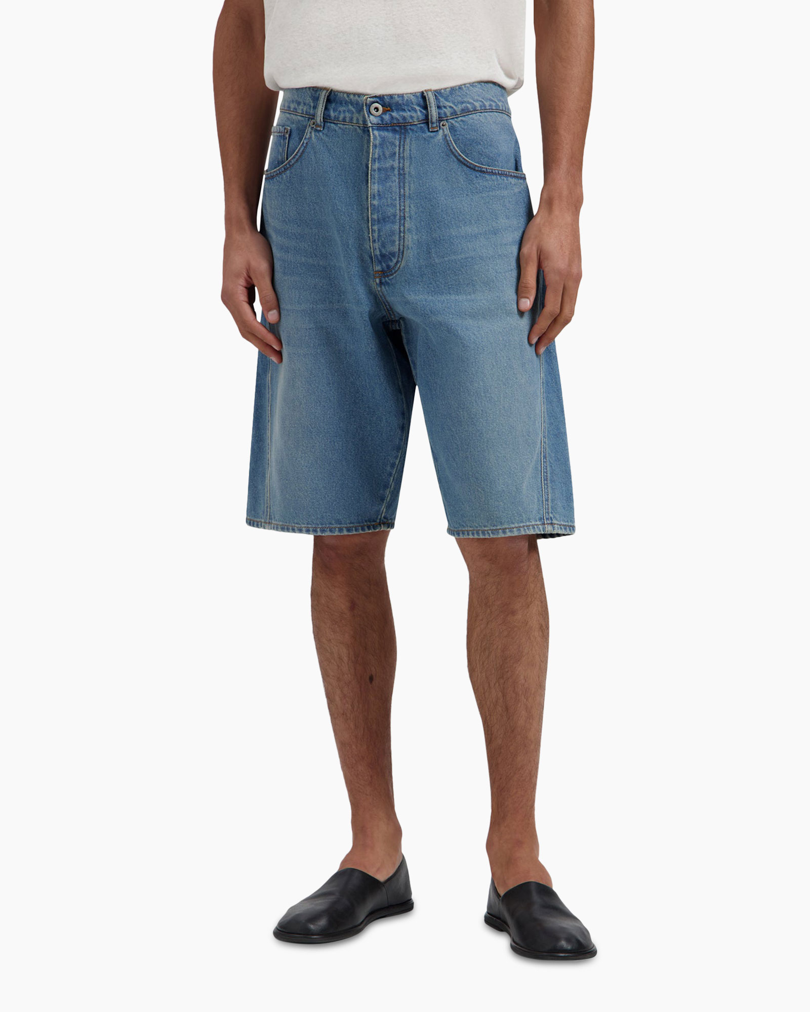 denim shorts, blue jean, knee-length, mid-rise, plain white tee (top), slip-on shoes