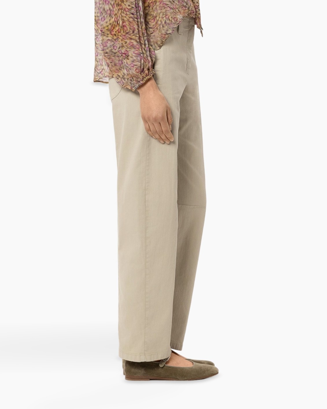 wijdge-legbroek, beige, broek, slack, platte schoenen