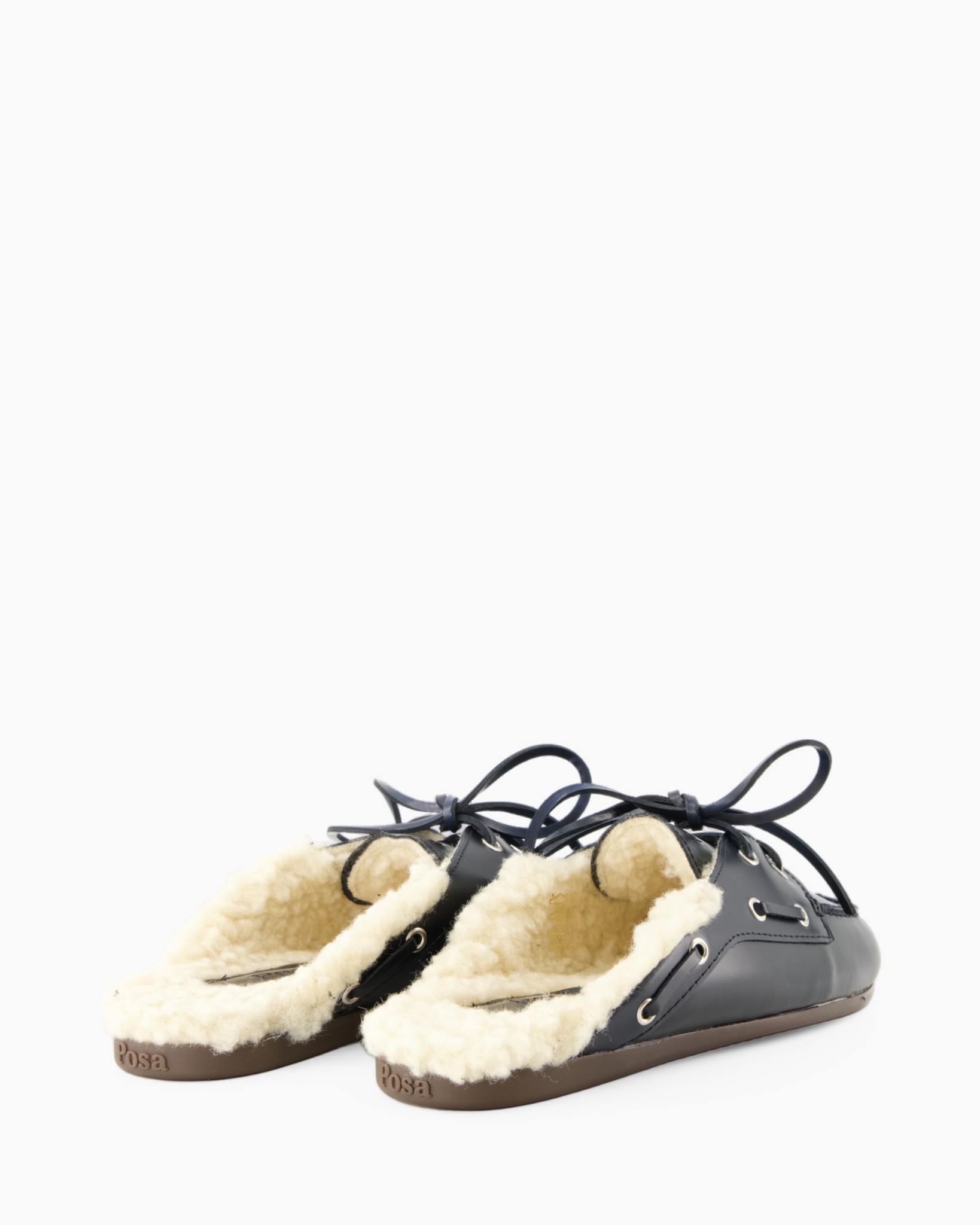 pantoffels, zwart leer, voering van imitatiebont, vetersluiting, platte zool