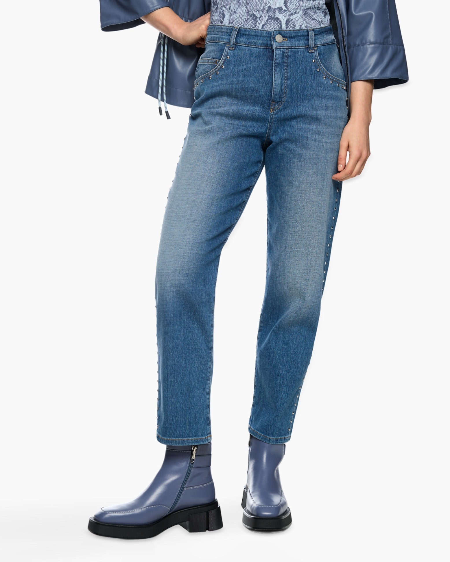 spijkerbroek, denim, rechte pijp, geribbelde details, enkellaarsjes