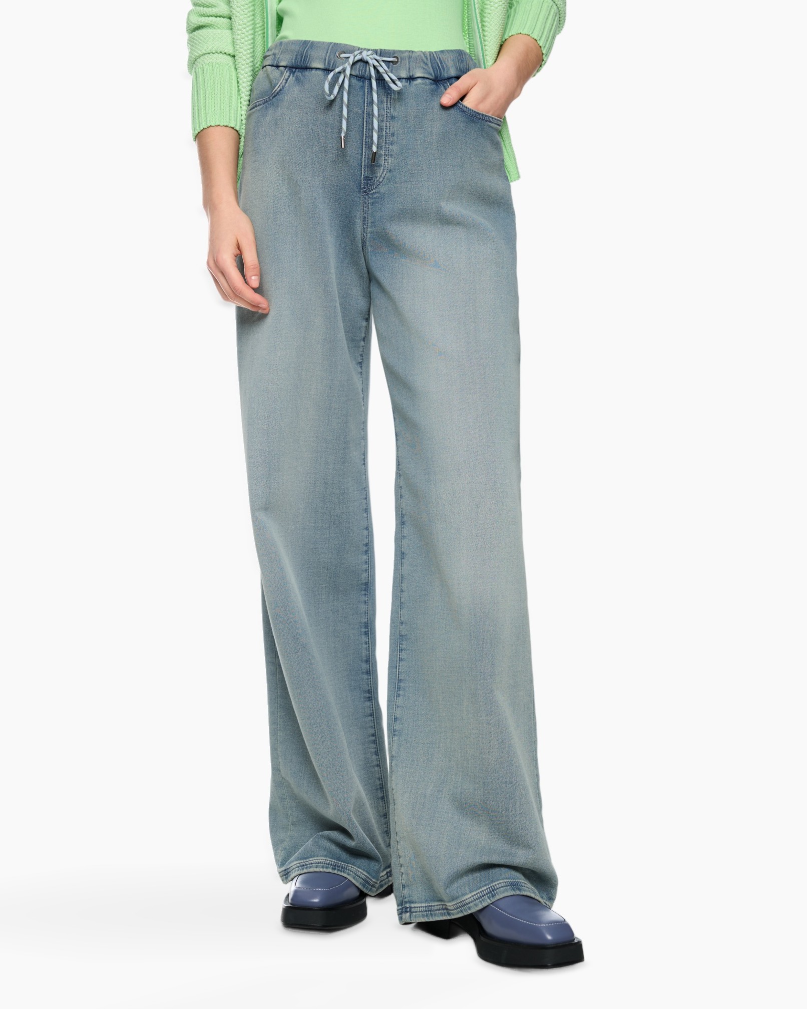 broek, wijdvaligheid?, drawstring, lichtblauw?, casual broek, wijd-lijf, spijkerbroek, touwknoop, lichtblauw, casual-broek