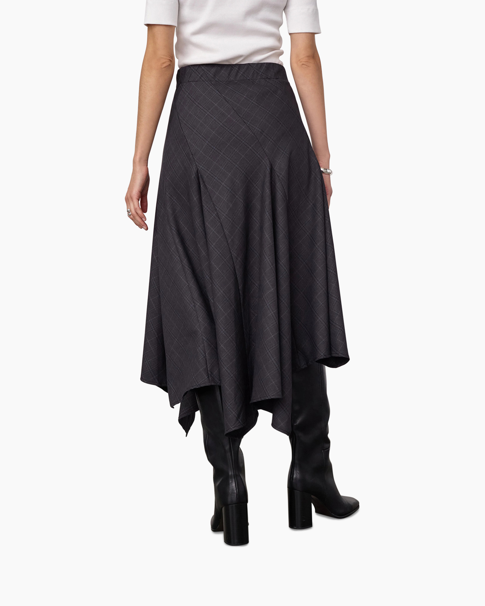 rok, asymmetrisch, ruit, groef/plooi?, laarzen