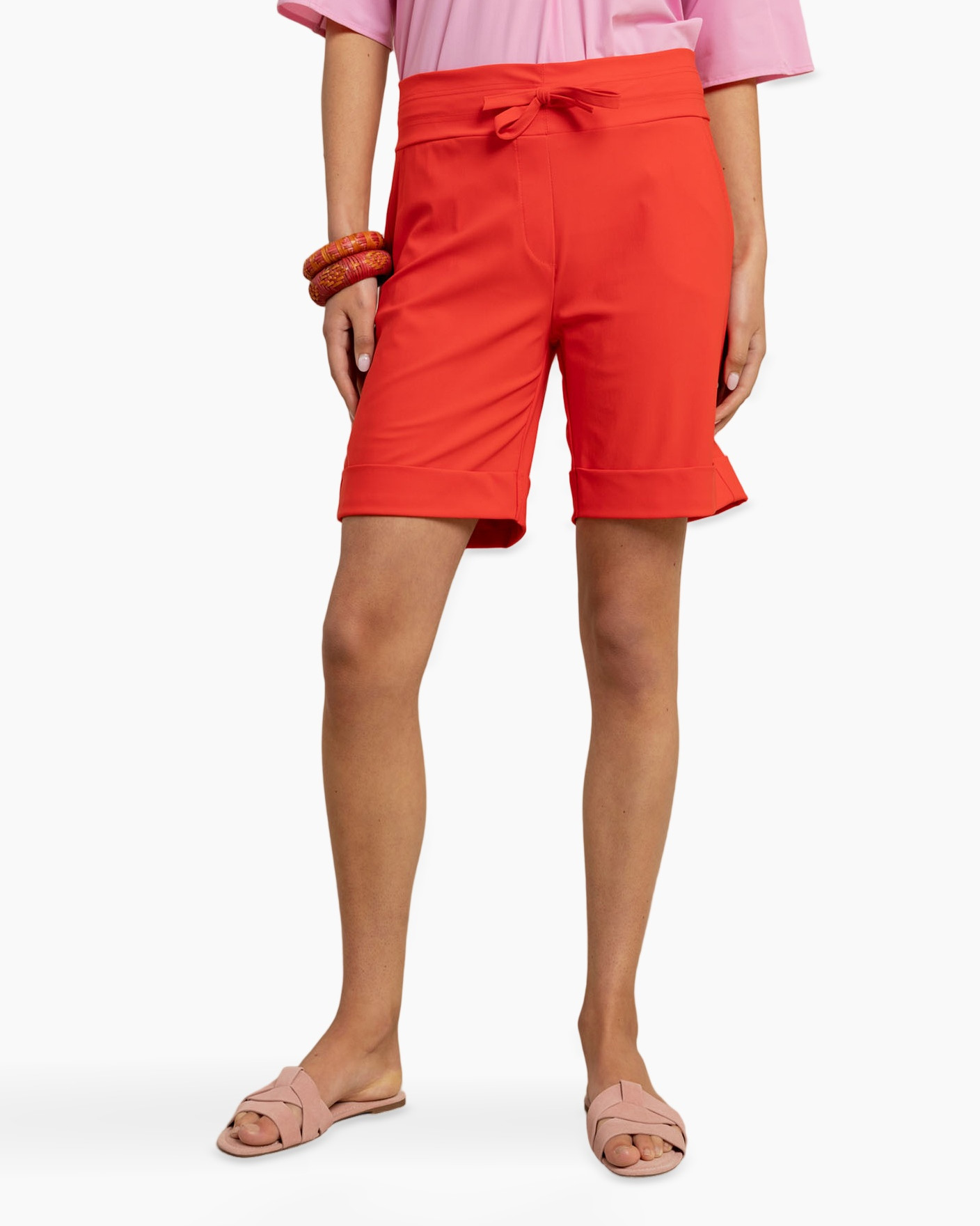 shorts, rood, knielengte, touwceintuur, slank pasvorm