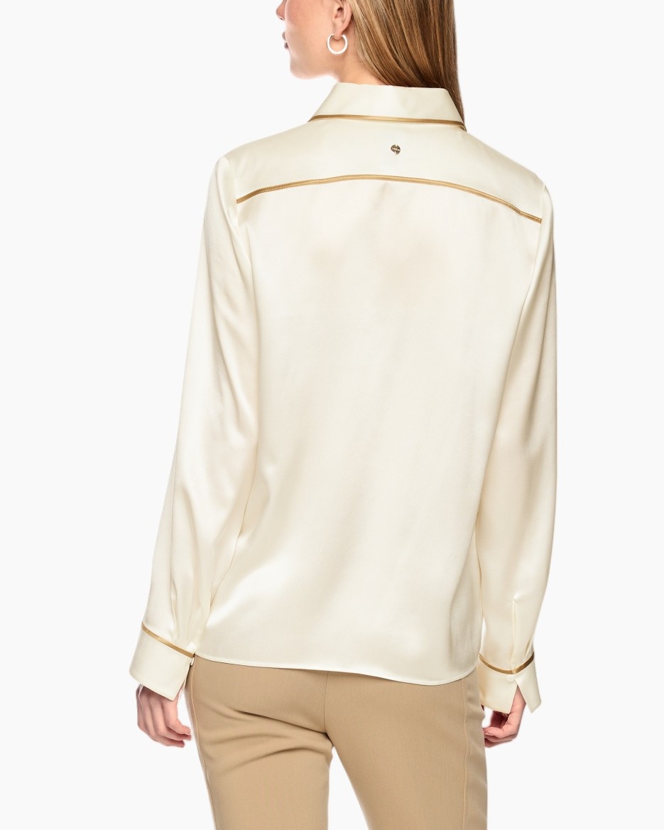 zijden blouse, crème top, kraagshirt, lange mouwen, knopen shirt