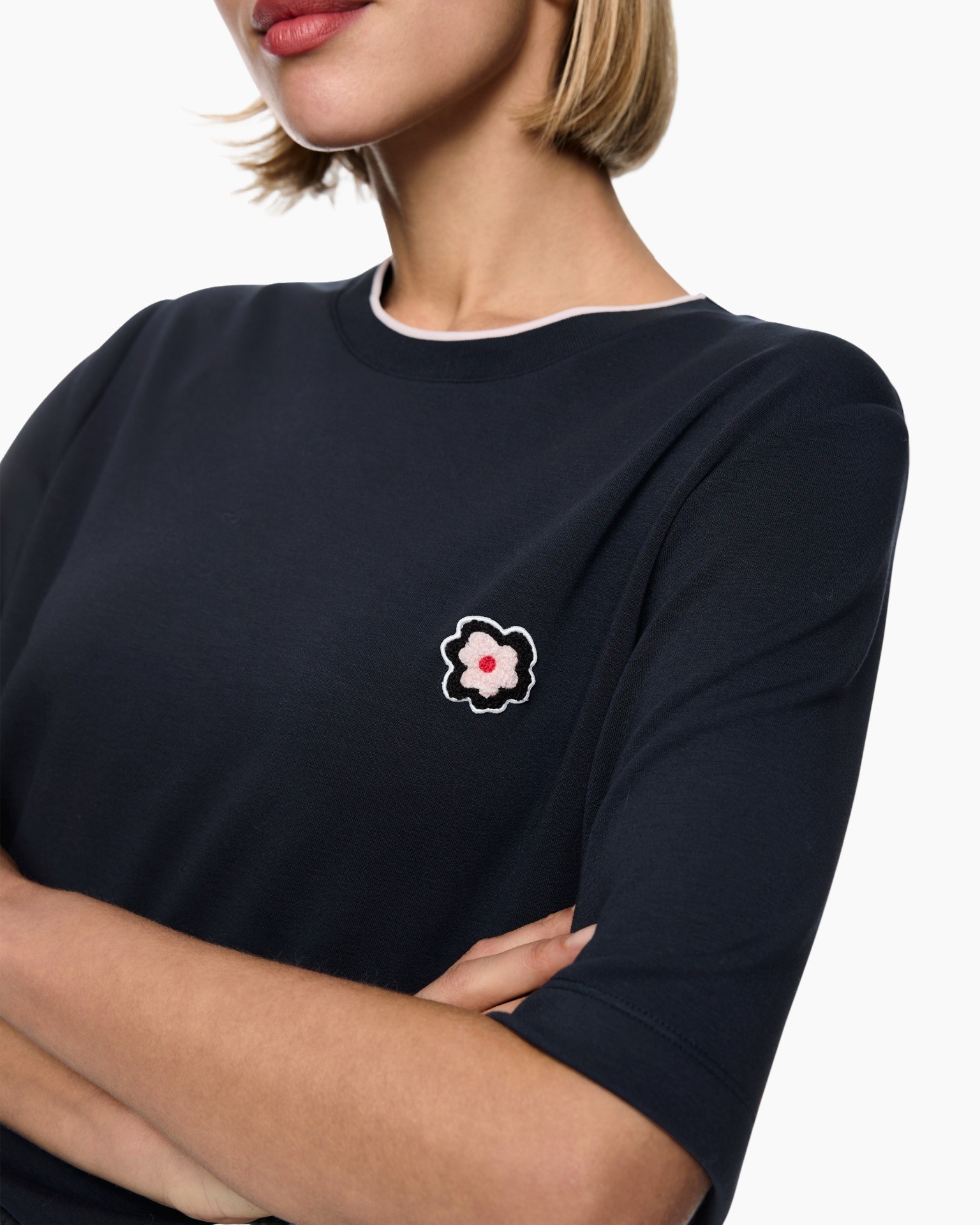 t-shirt, marineblauw, korte mouw, patch, bloemlogo