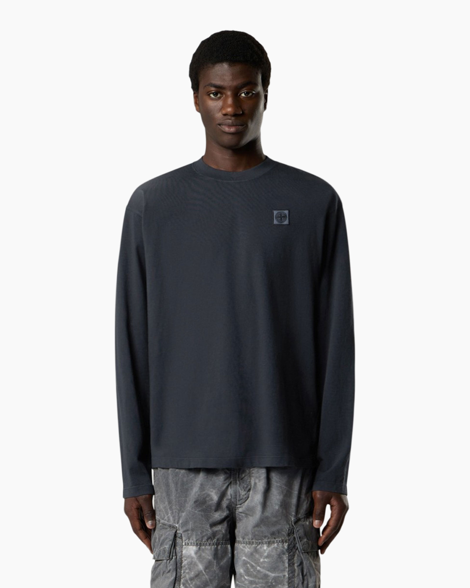 lange mouwen, donkere grijs, kraagloos, logo patch, effen
