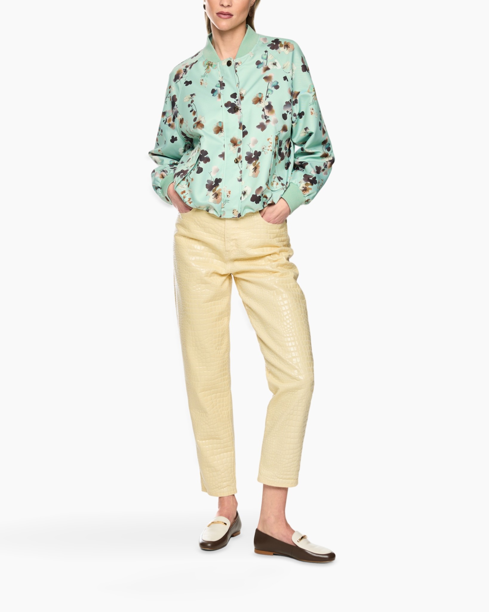 bloemen bomber, muntgroene jas, satijnen jas, groene bloemen, windjack stijl