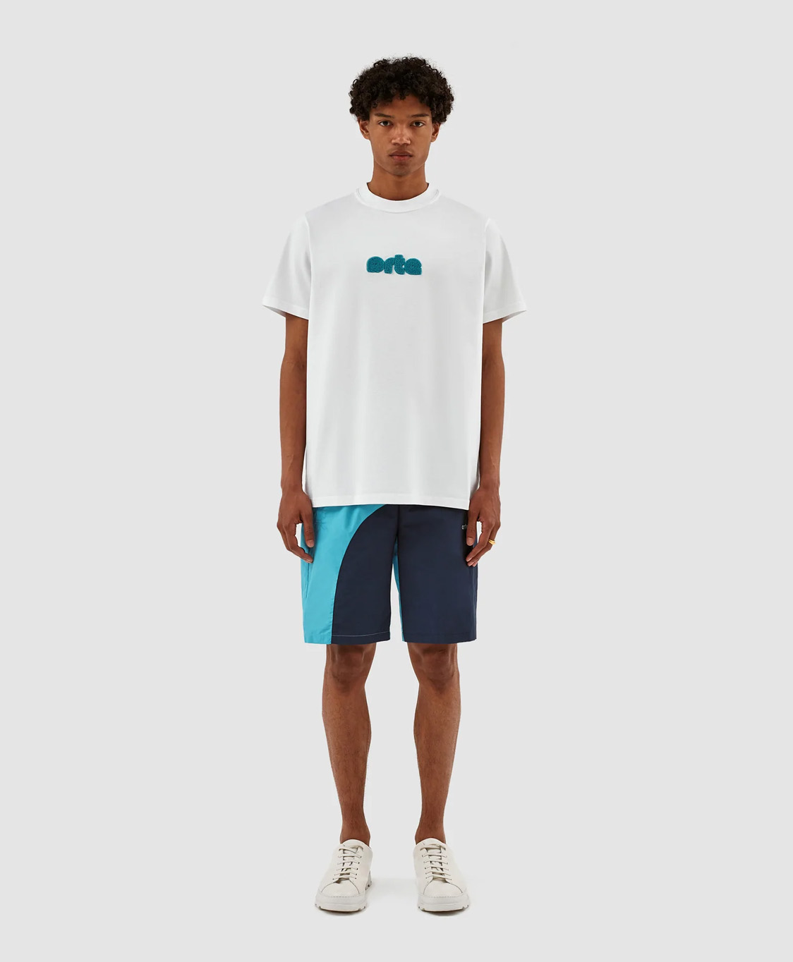 Arte Antwerp T-shirt Korte Mouw Front Chenille Log Wit