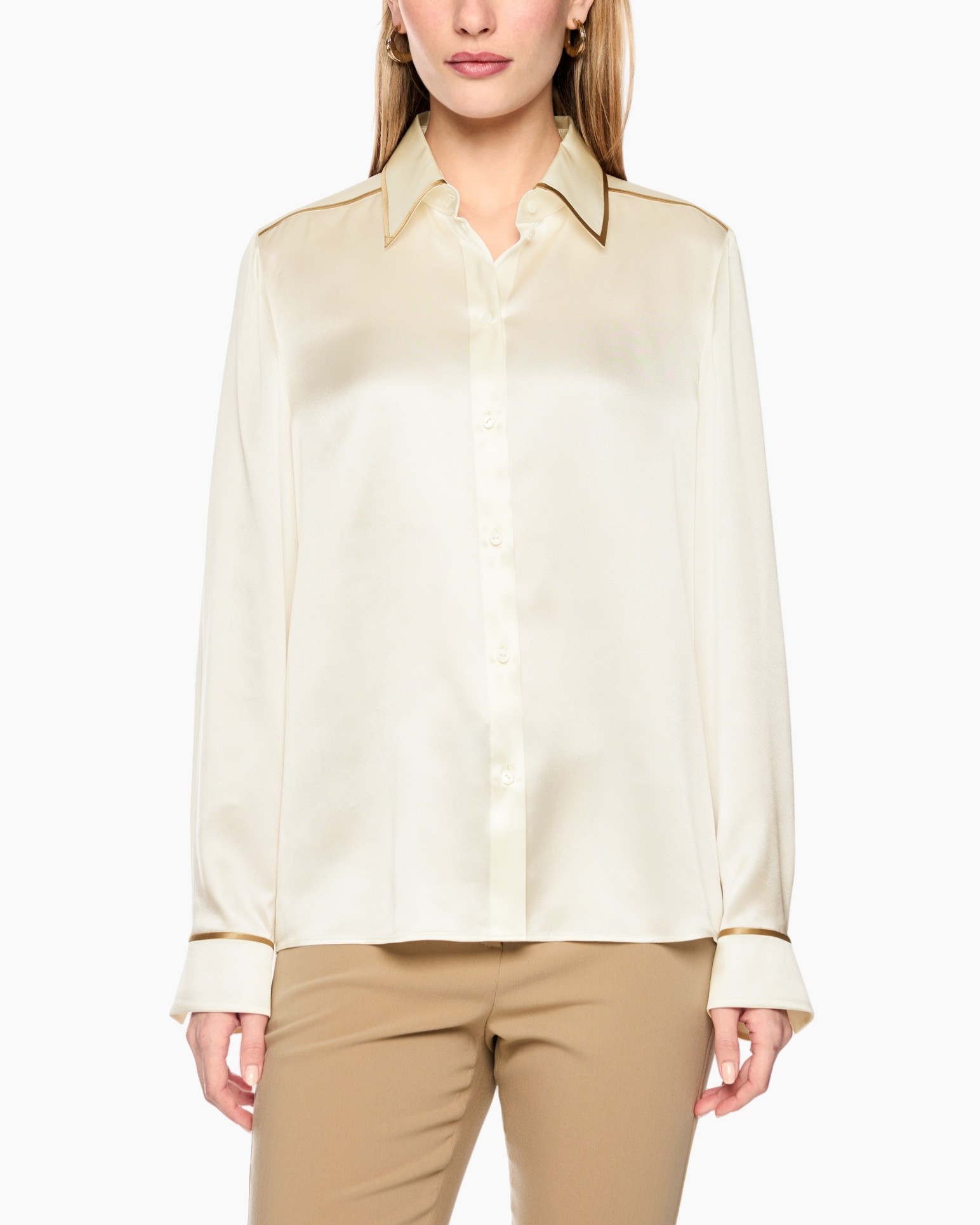 zijden blouse, crème top, kraagshirt, lange mouwen, knopen shirt
