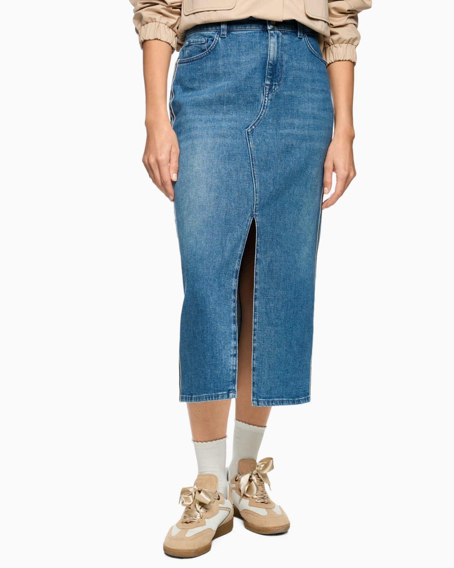 Pants, Jeans, Shoe, Person, Skirt