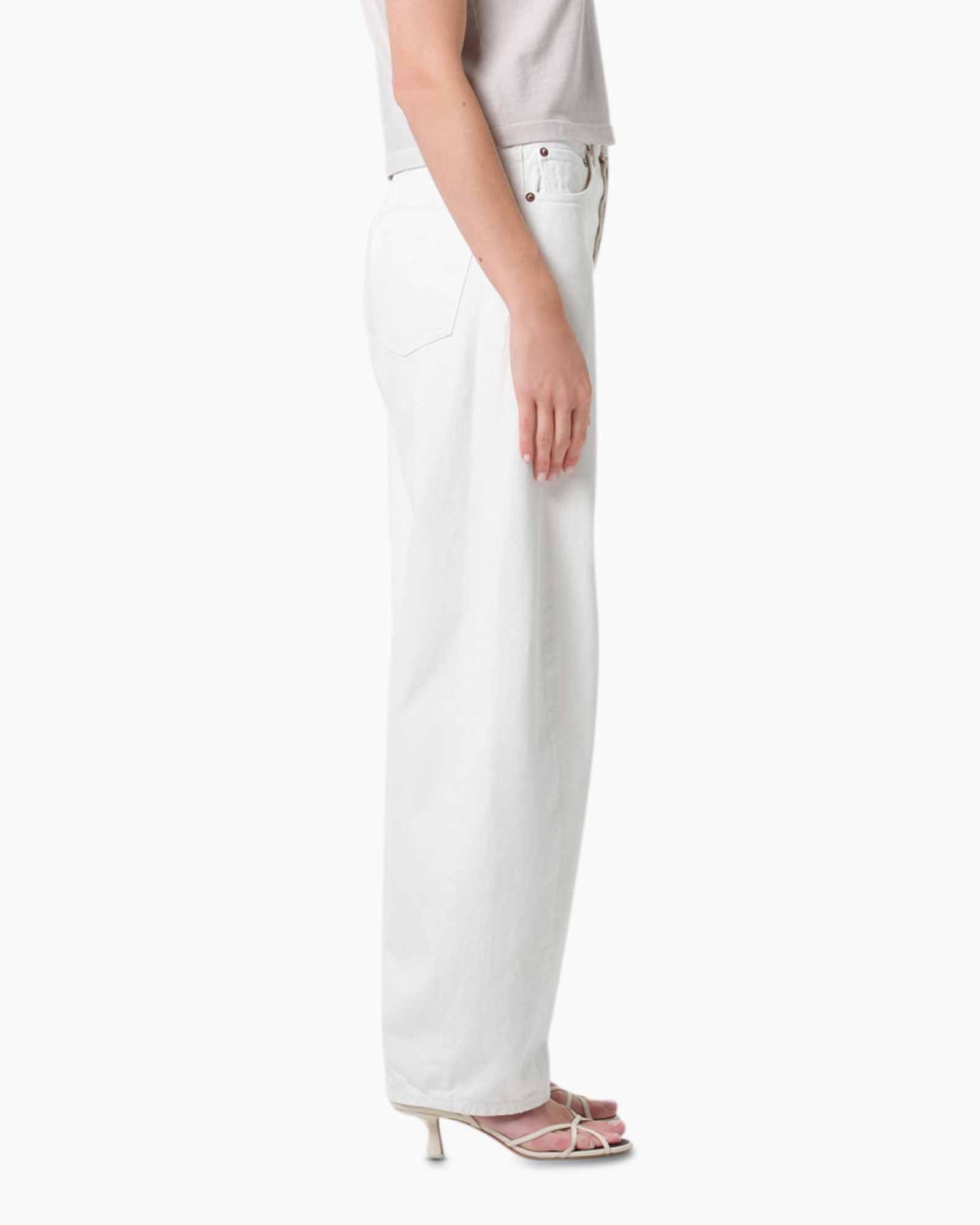 witte jeans, wijd model, hoog taille, denim, broek