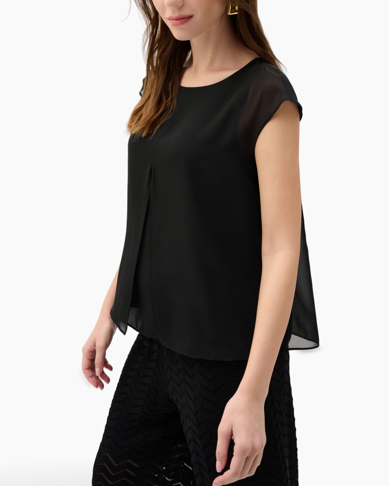 zwart shirt, mouwloos, transparante stof, ronde hals, vloeiende blouse