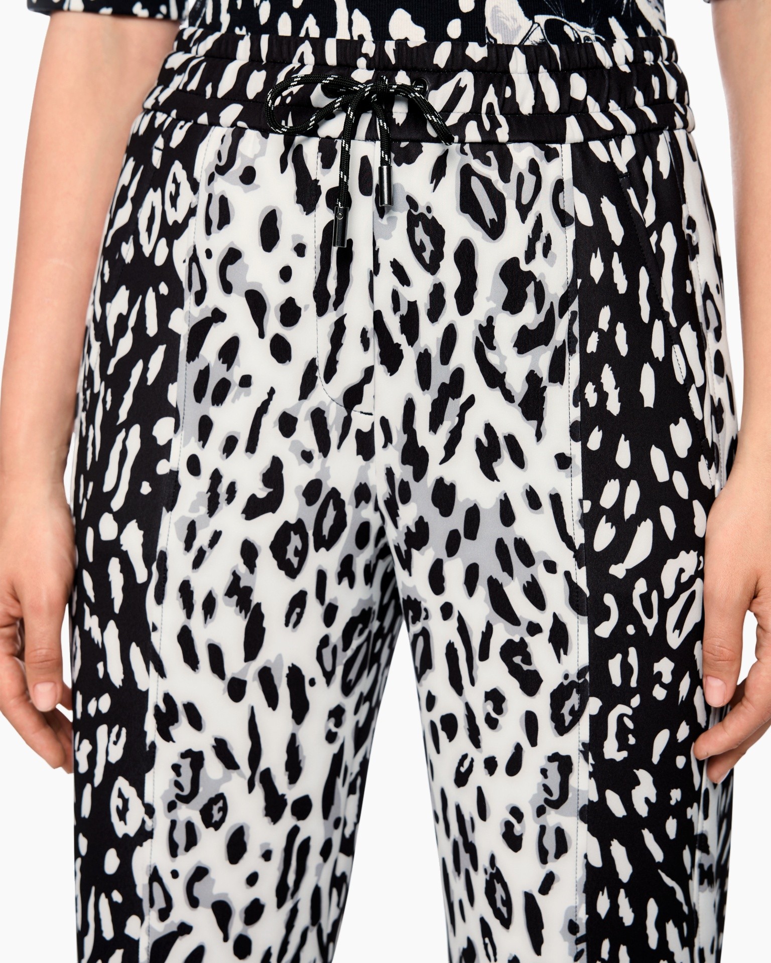 leeuwenprint, broek, koordsluiting, zwart-wit, patroon