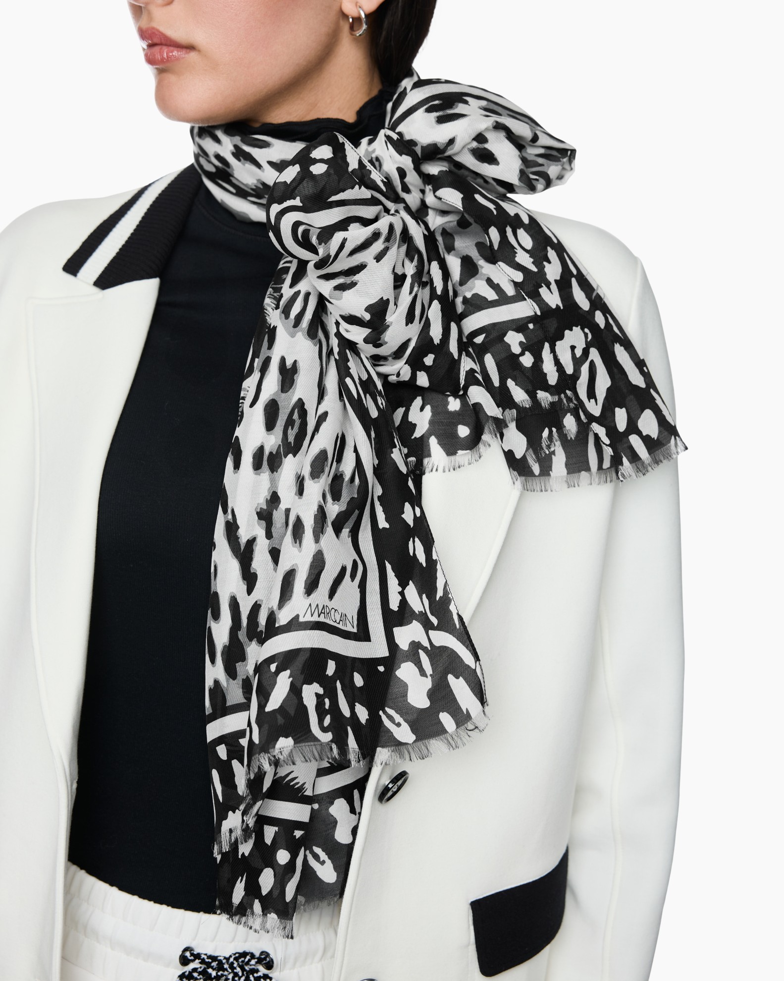 sjaal, luipaardprint, modeaccessoire, vierkante sjaal, zwart-wit