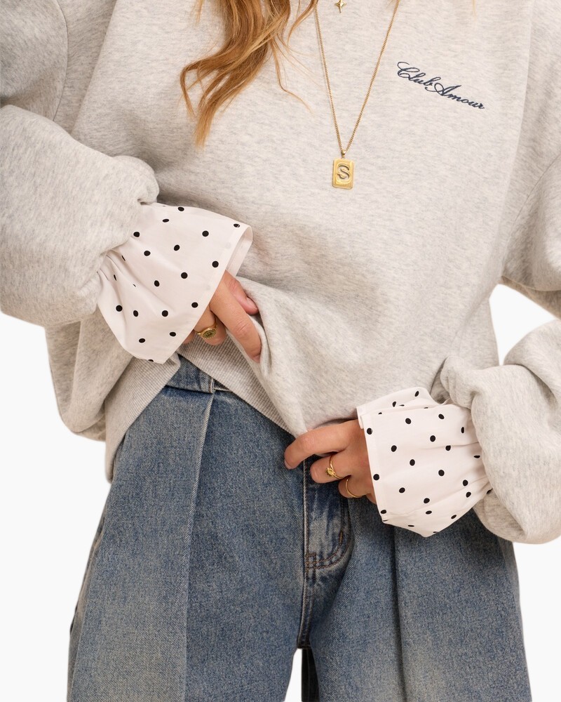 hoodie, polka-dot cuffs, laagsgewijs uiterlijk, lange mouwen, spijkerbroek