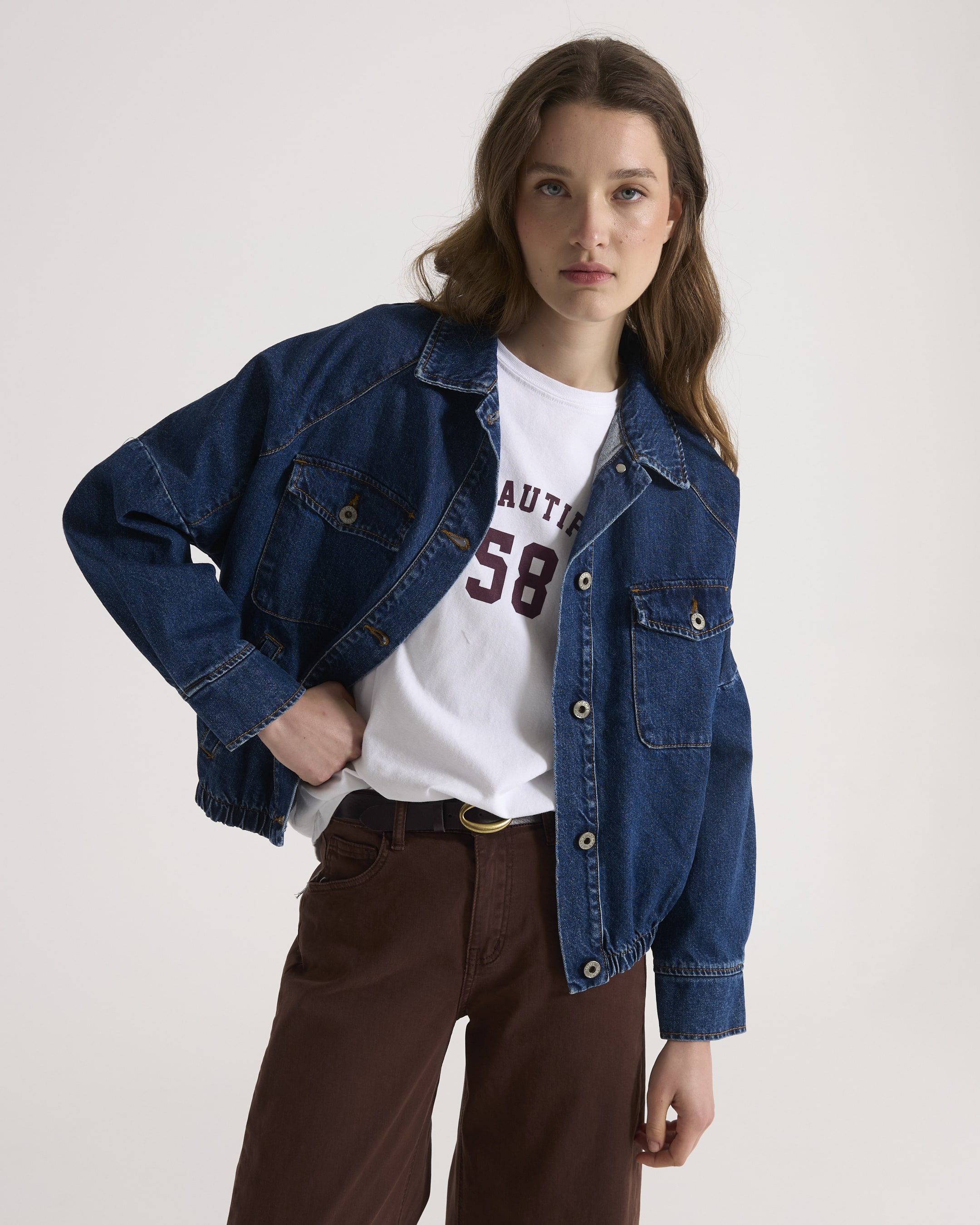 jasje van denim, blauwe jas, denim jas, lange mouwen, knopen voor