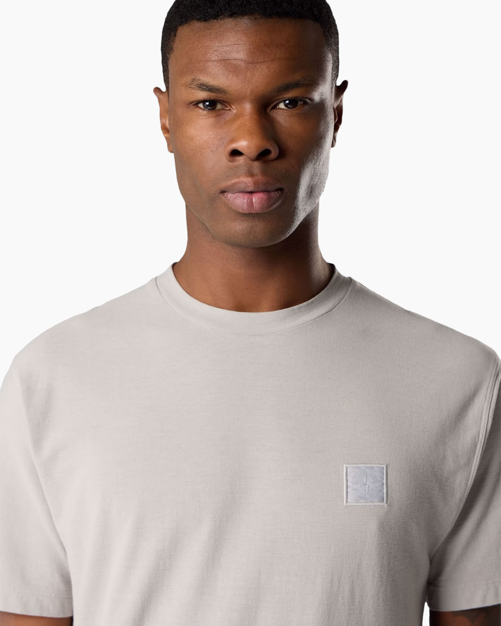 tshirt, nekhoogte ronde, korte mouwen, beige, logo patch