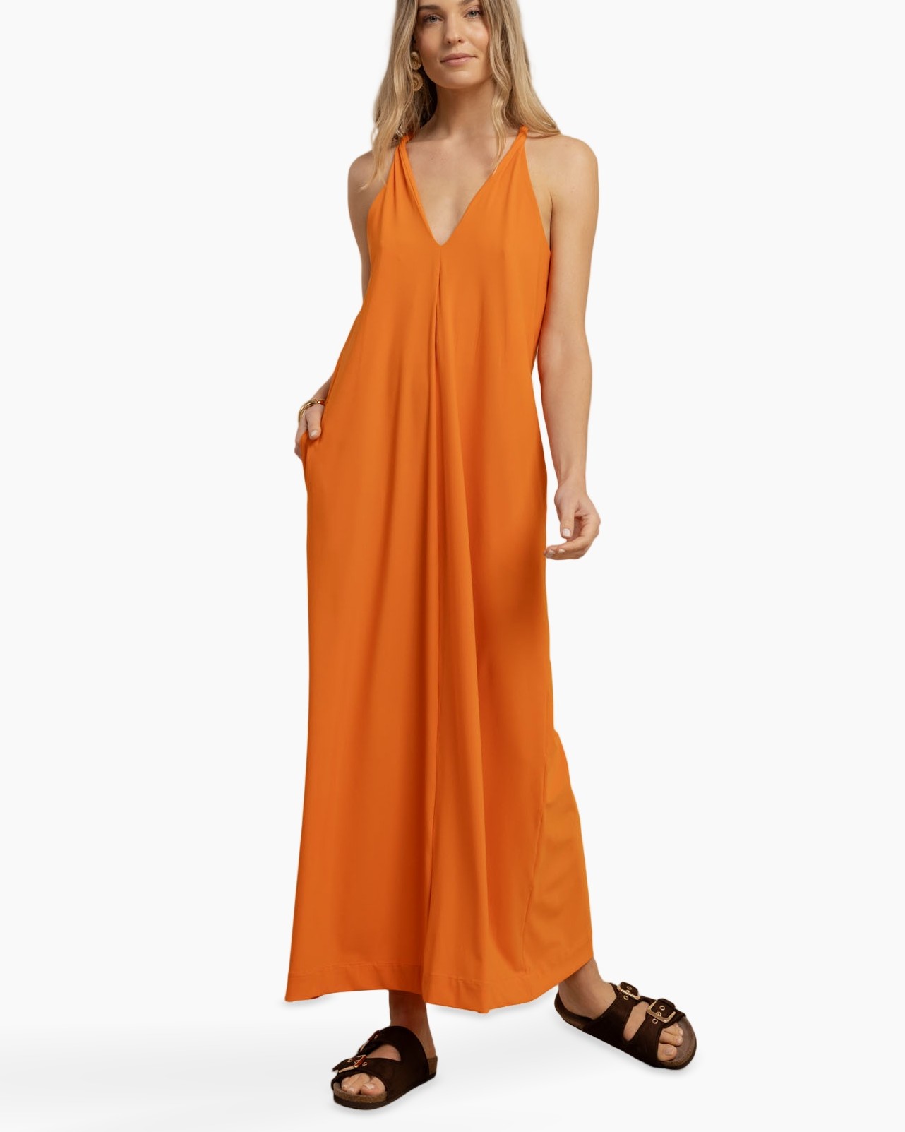 jurk, oranje jurk, halterneck, mouwloos, maxi lengte, zakken?, sandalen, zachte stof