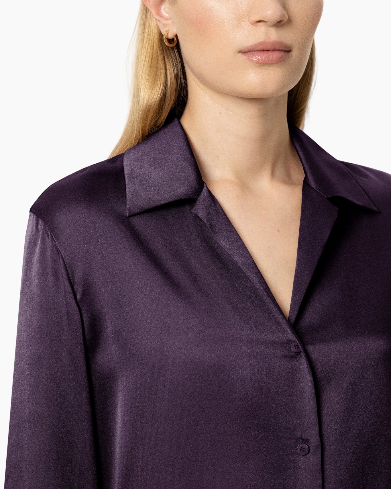zijden blouse, paarse blouse, knopen shirt, lange mouwen, gestructureerde satijn
