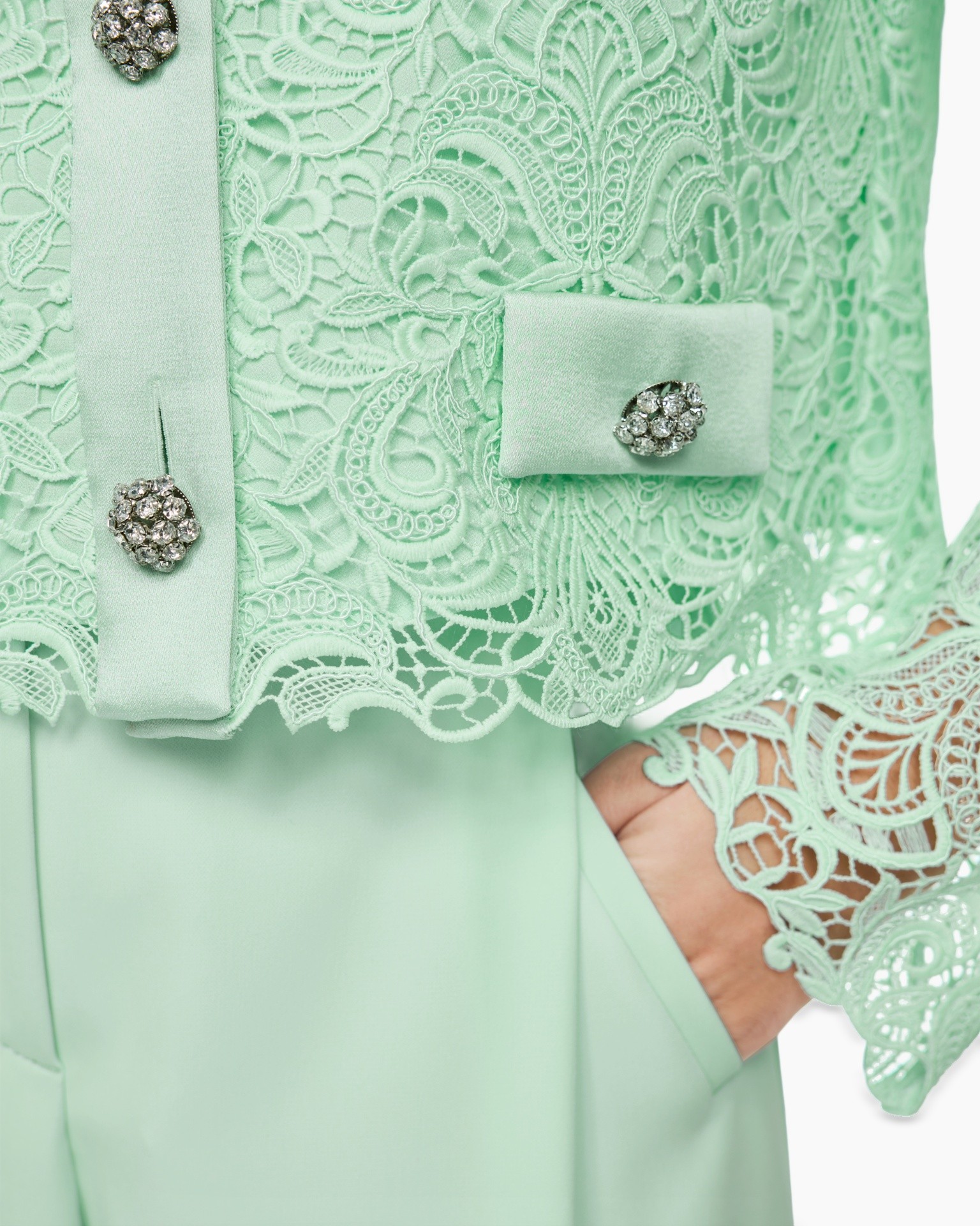 lacent, groen mint, jas, knoop, borduurwerk