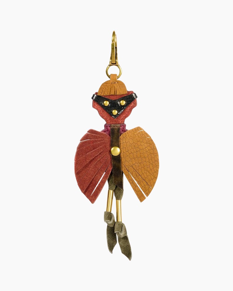 leerhanger, vogelfiguur, kleurige vleugels, goud hardware, hanger accessoire