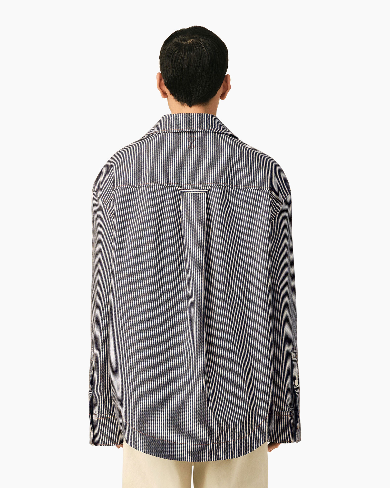 gestreepte jas, overshirt, drukknoopjes, voorzakken, beige T-shirt