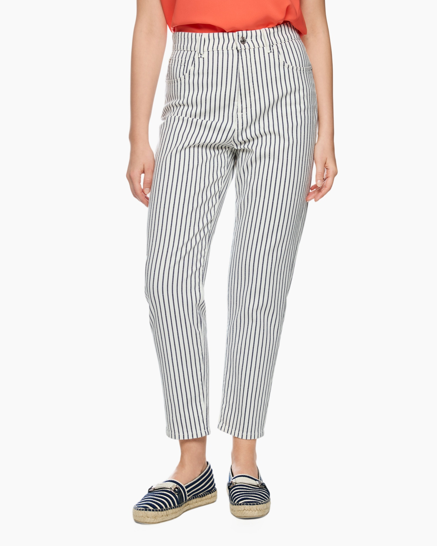 gestreepte broeken, verticale strepen, linnenmix, enkellengte, slip-on schoenen