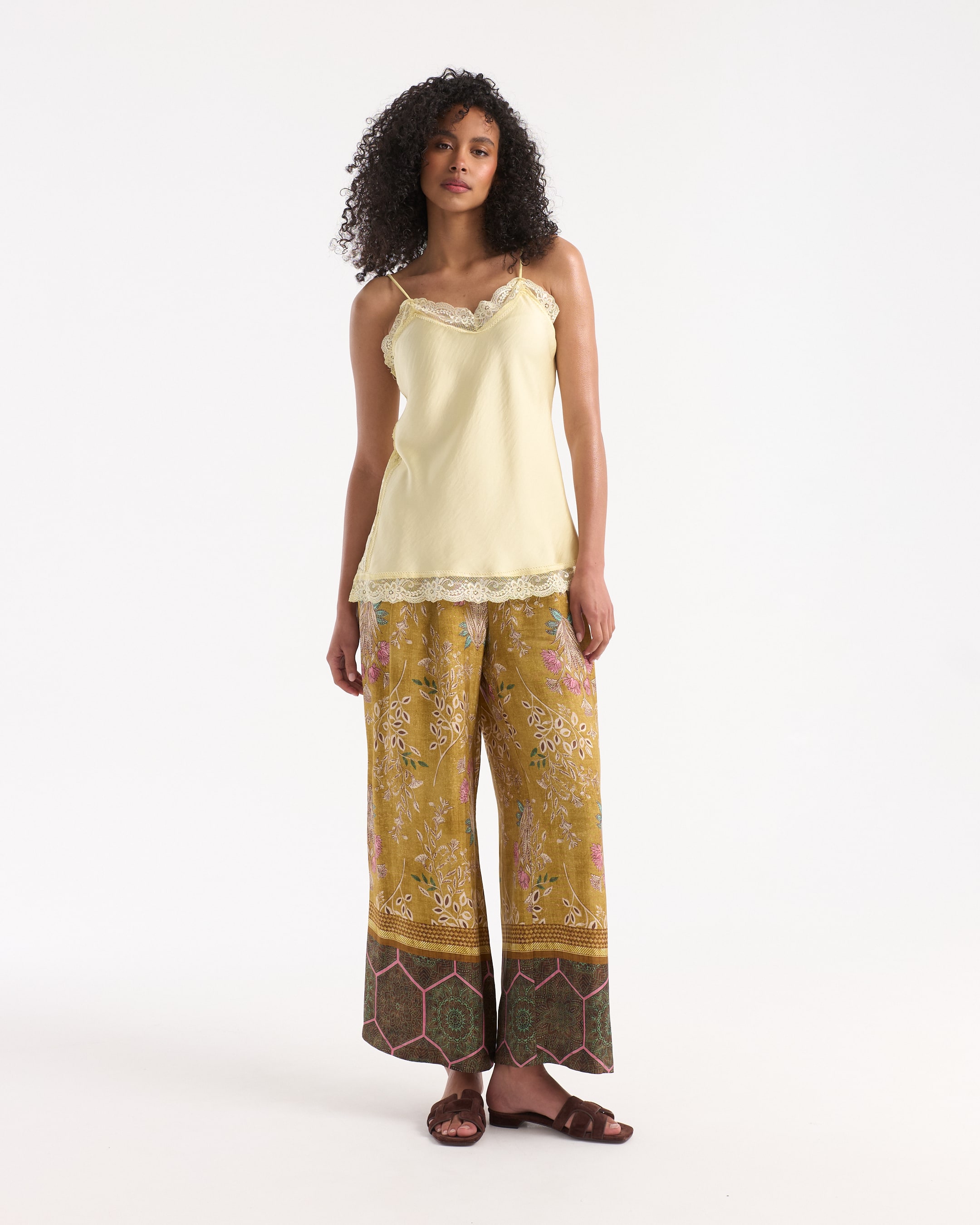 satijn camische, kanten zoom, spaghettibandjes, pyjama set, wijd uitlopende broek