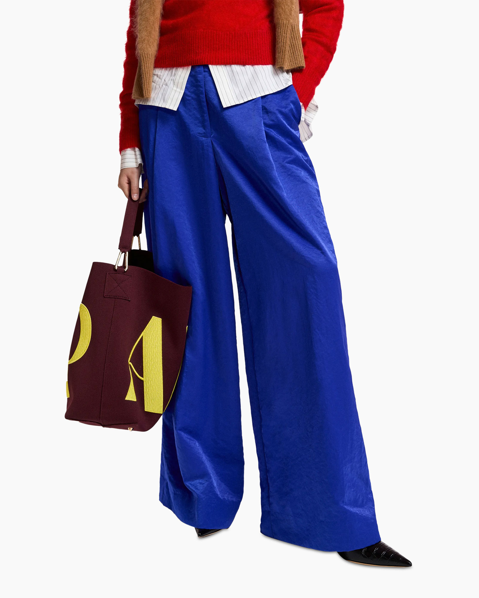 wijdere pijpen, blauw broek, broek, stofuiterlijk, bruin tas