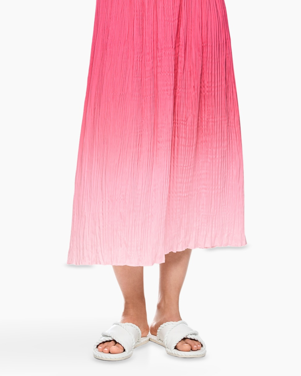 roze rok, plooien, midi, crinkle, sandalen