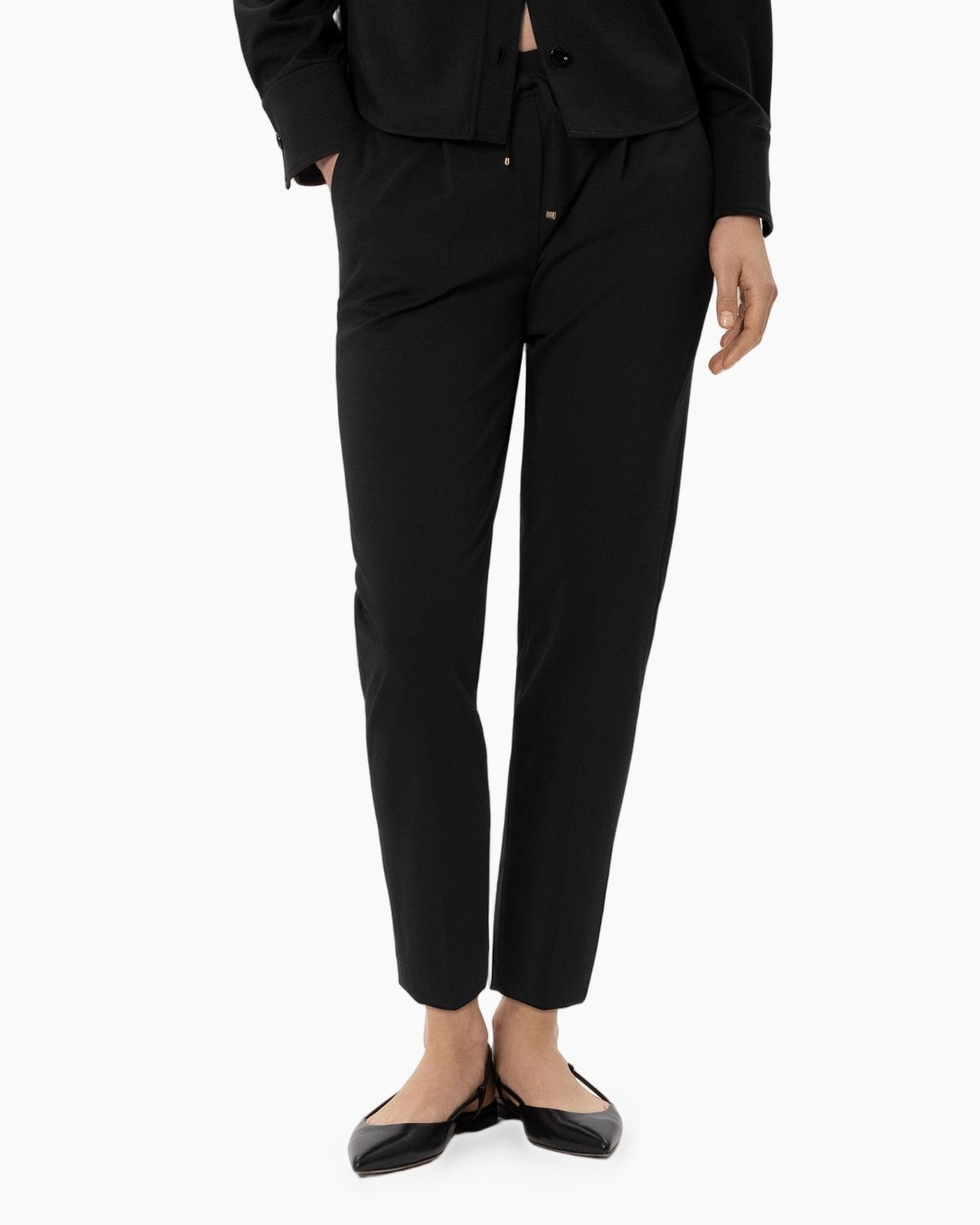 broeken, zwarte broek, slim fit, enkellengte, platte schoenen