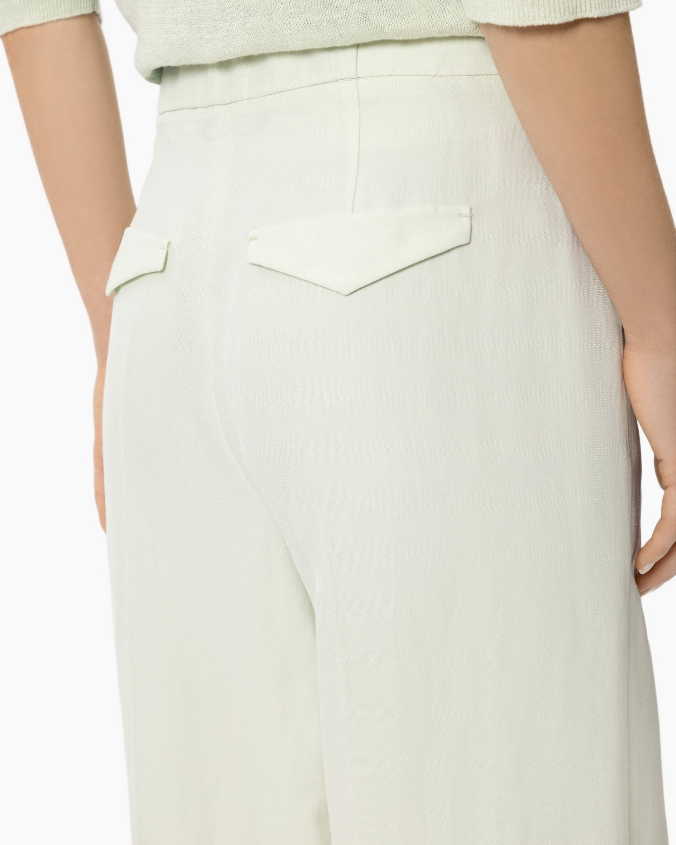 zak, achterkant, broek, wijd model, lichte kleur, broek, broek, rugzakzak?, zakdetail, lichtgroen