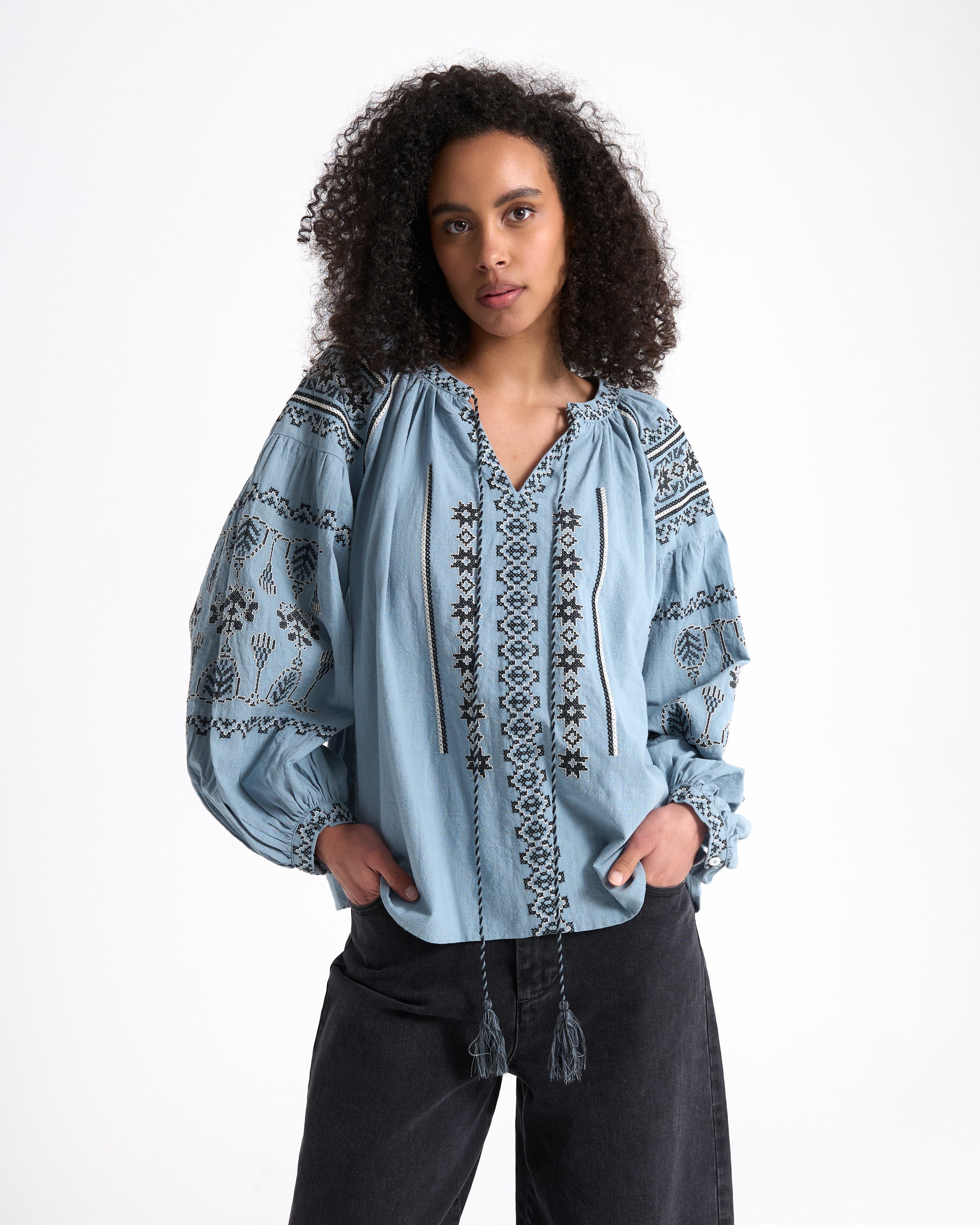 blouse geborduurd, boho top, flowy shirt, lichtblauw, lange mouwen