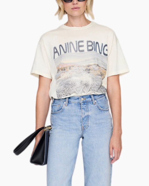 graphic T-shirt, short sleeves, beige, round neck, denim jeans