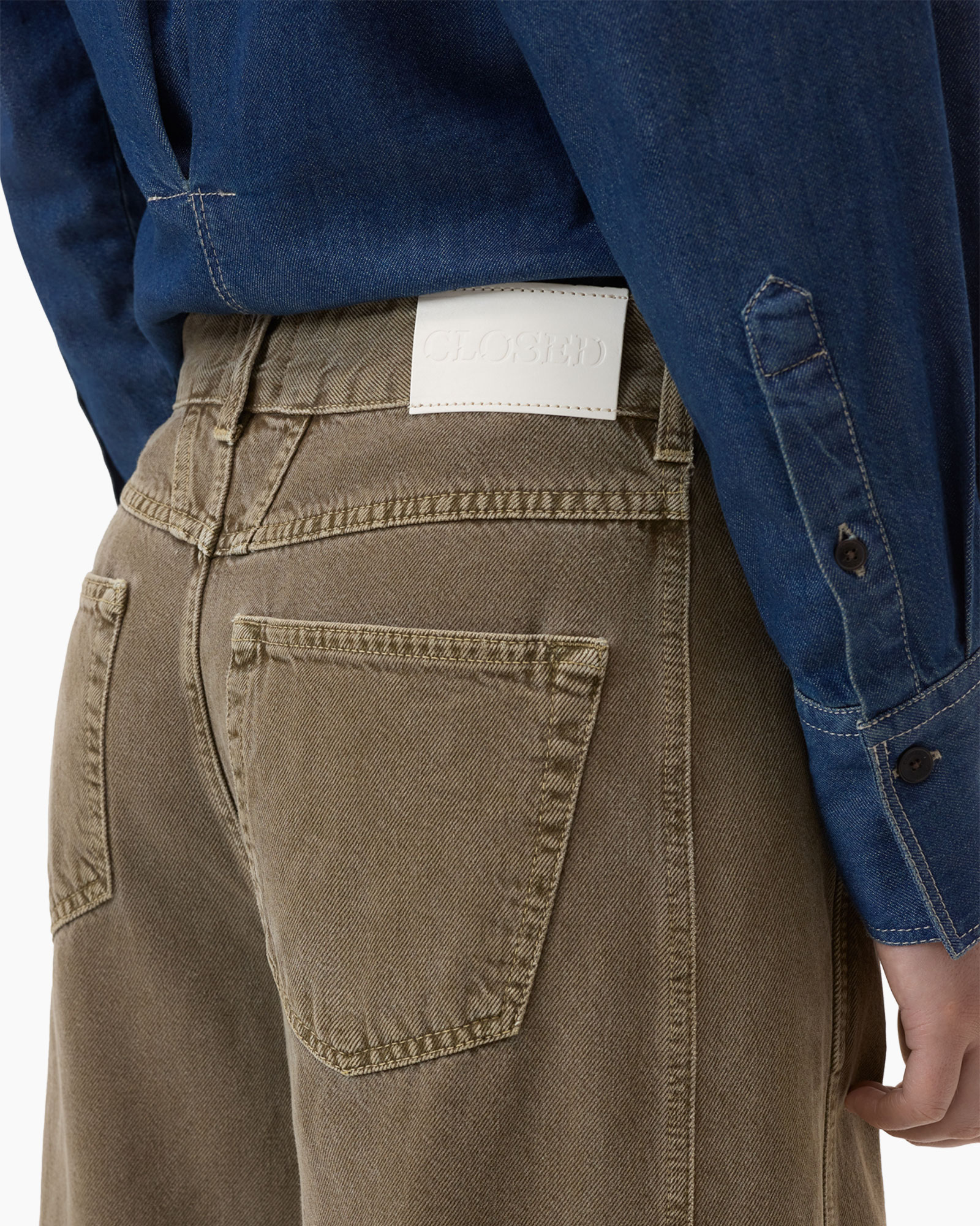 khaki broek, achterzak, riemlussen, bruin, casual broek