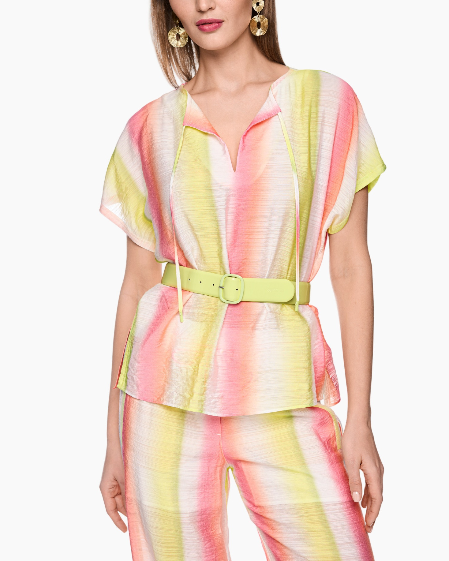 top, riem, korte mouwen, tie-dye, broeken