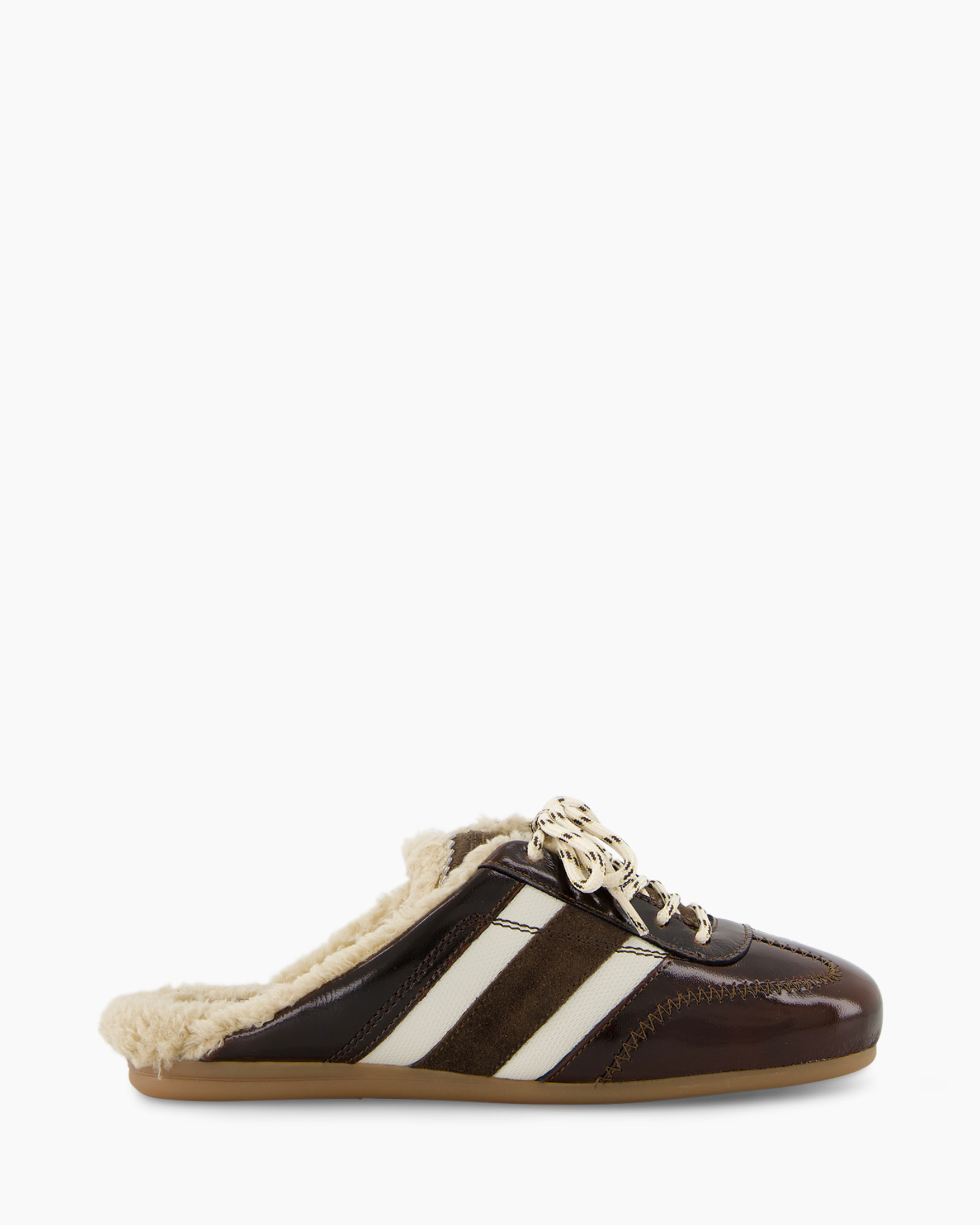 pantoffels, bruin leer, vachtvoering, vetersluiting, mocassin-stijl