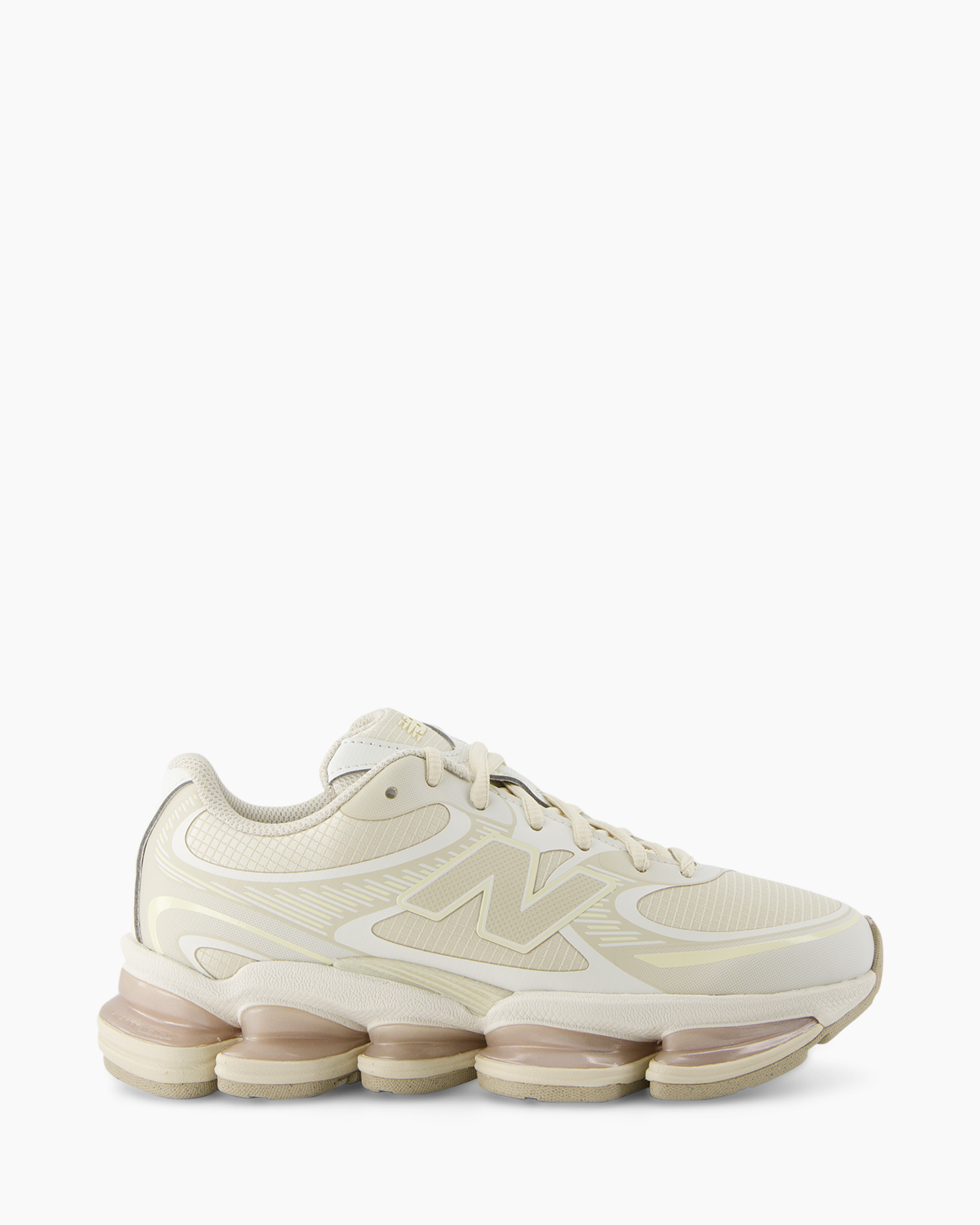 sneaker, schoen, crème kleur, grote zool, mesh, hardloopschoen