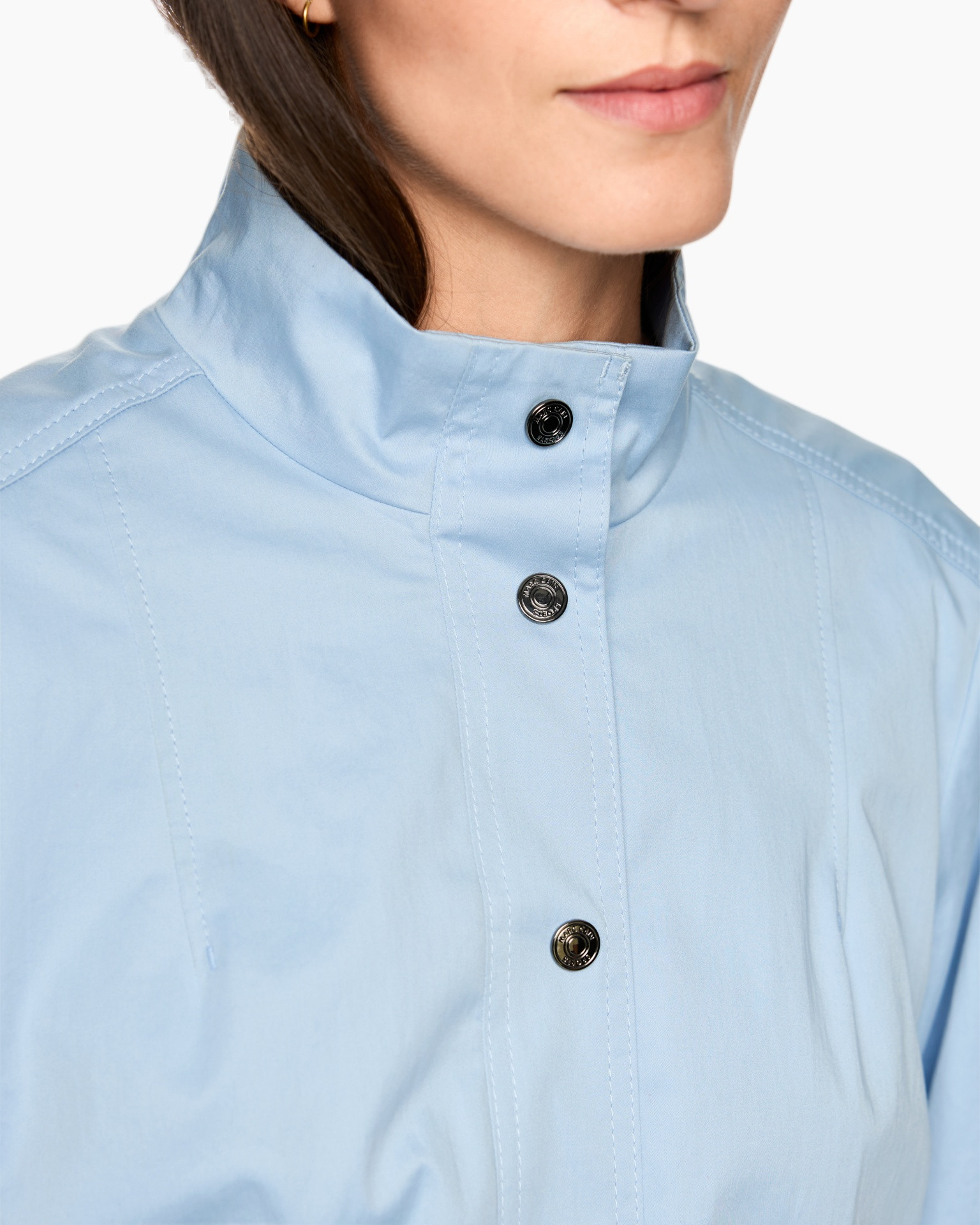 hemd, lichtblauw, hoge kraag, knopsluiting, metaal knopen