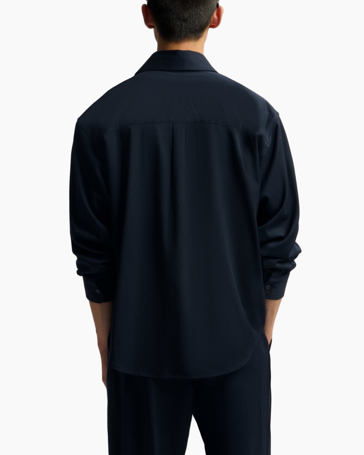 donkerblauw shirt, knopsluiting, lange mouwen, zak, kraag