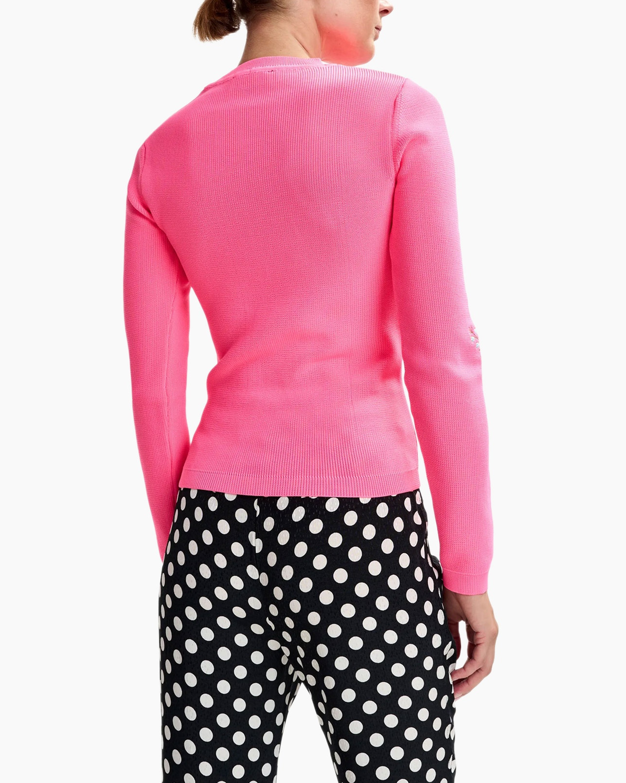 roze trui, geborduurde bloemen, lange mouwen, gebreide stof, vrouwen